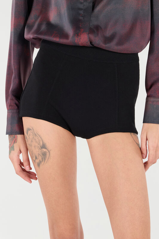 RC High-Waisted Shorts RC High-Waisted Shorts Black VKM202-MAC01