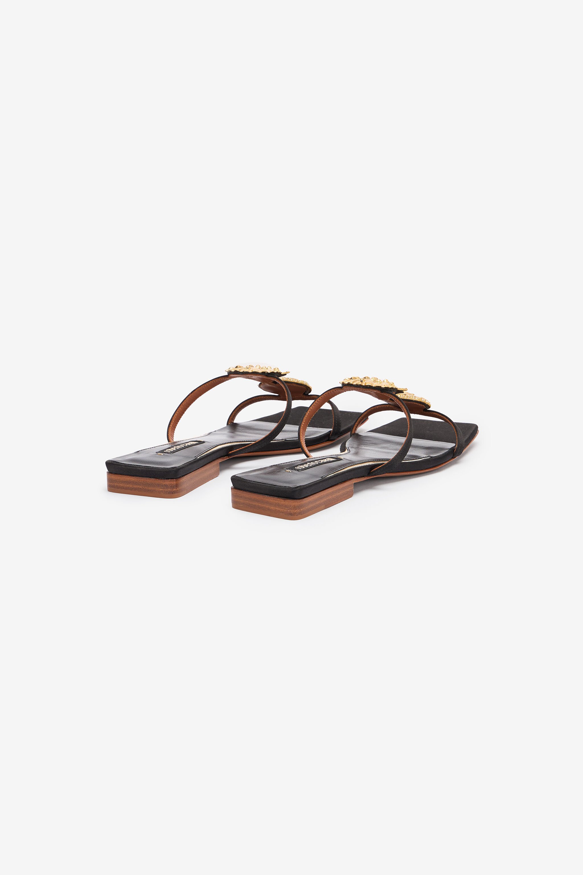 RC Sandalias Planas Con Conchas Doradas Negro UWS009-FL113