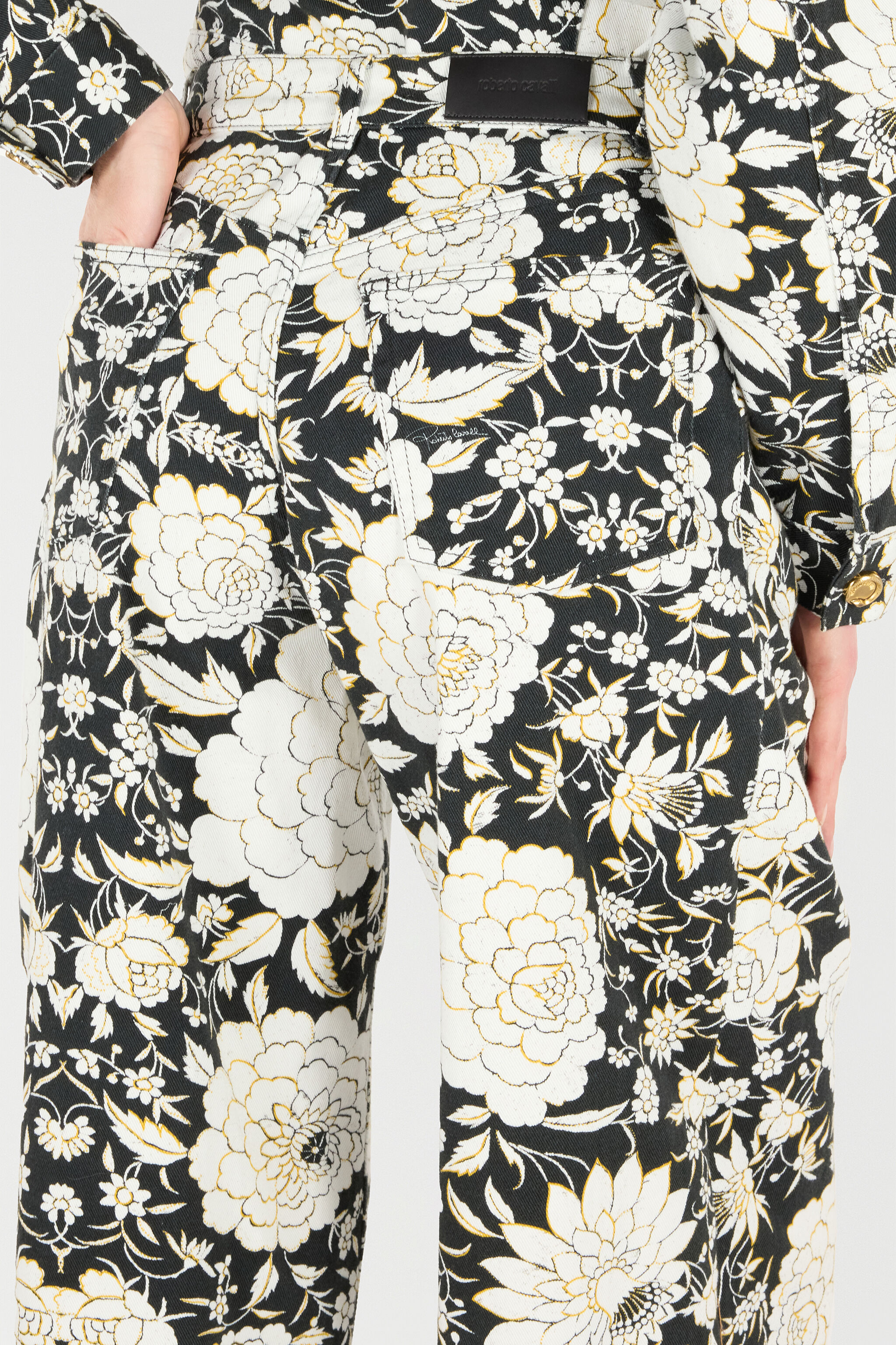 RC Pants with All-Over Floral Print Black/White VQJ207-DAP71