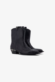 ${brand} Textano Boots with Fang detail ${colorDescription} ${masterID}