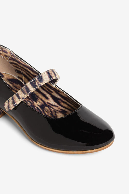 JU Logo-Print Ballet Flats JU Logo-Print Ballet Flats Black PJS003-PL001