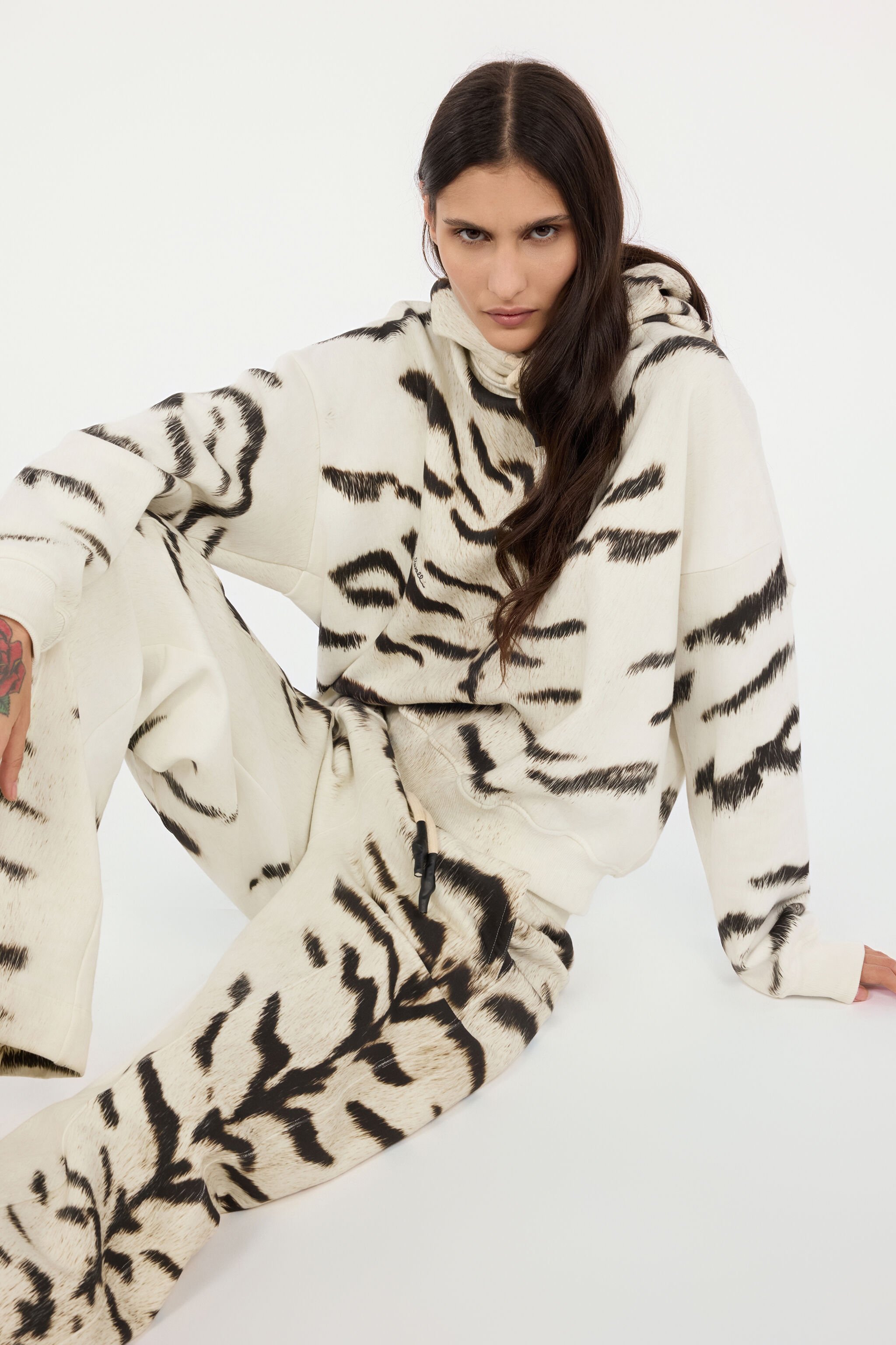 RC Woman Sweatshirt With White Tigresse OGAT X Roberto Cavalli Print Black/White UQT66A-2GA39