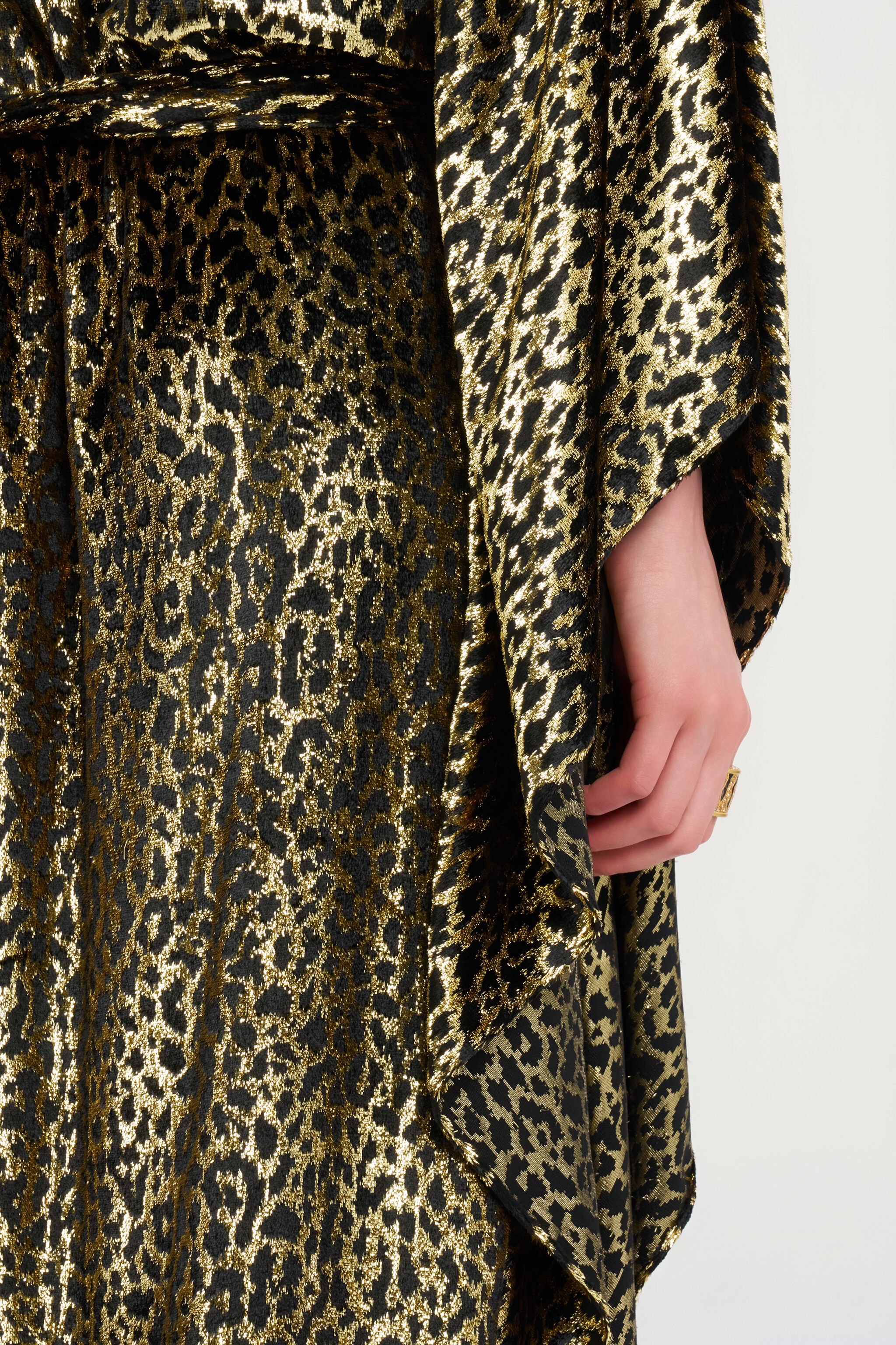 RC Glossy Silk Animal-Print Kimono Dress RC Glossy Silk Animal-Print Kimono Dress BLACK/GOLD WKT180-FT061