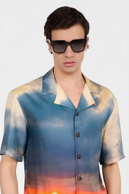 ${brand} Wide front femenine sunglasses. ${colorDescription} ${masterID}