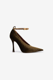 ${brand} Brown Pumps With Strap ${colorDescription} ${masterID}