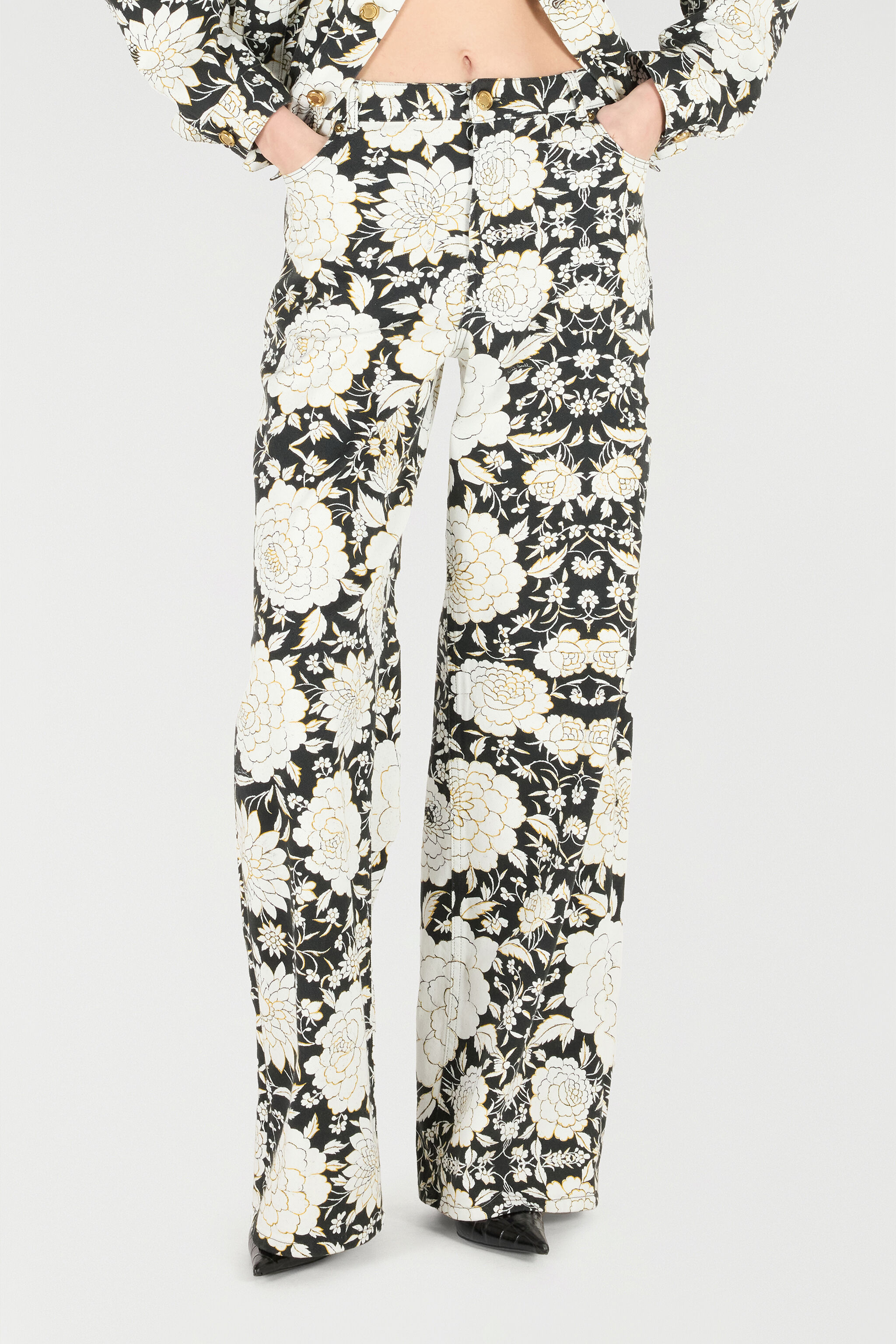 RC Pants with All-Over Floral Print Black/White VQJ207-DAP71