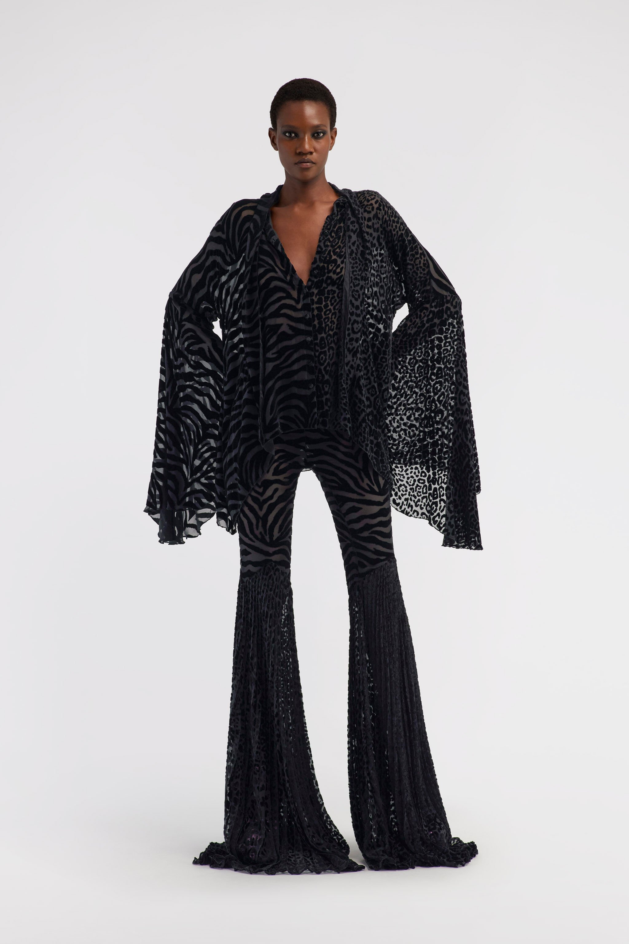 RC Bell-sleeve shirt Black RWT701-VL040