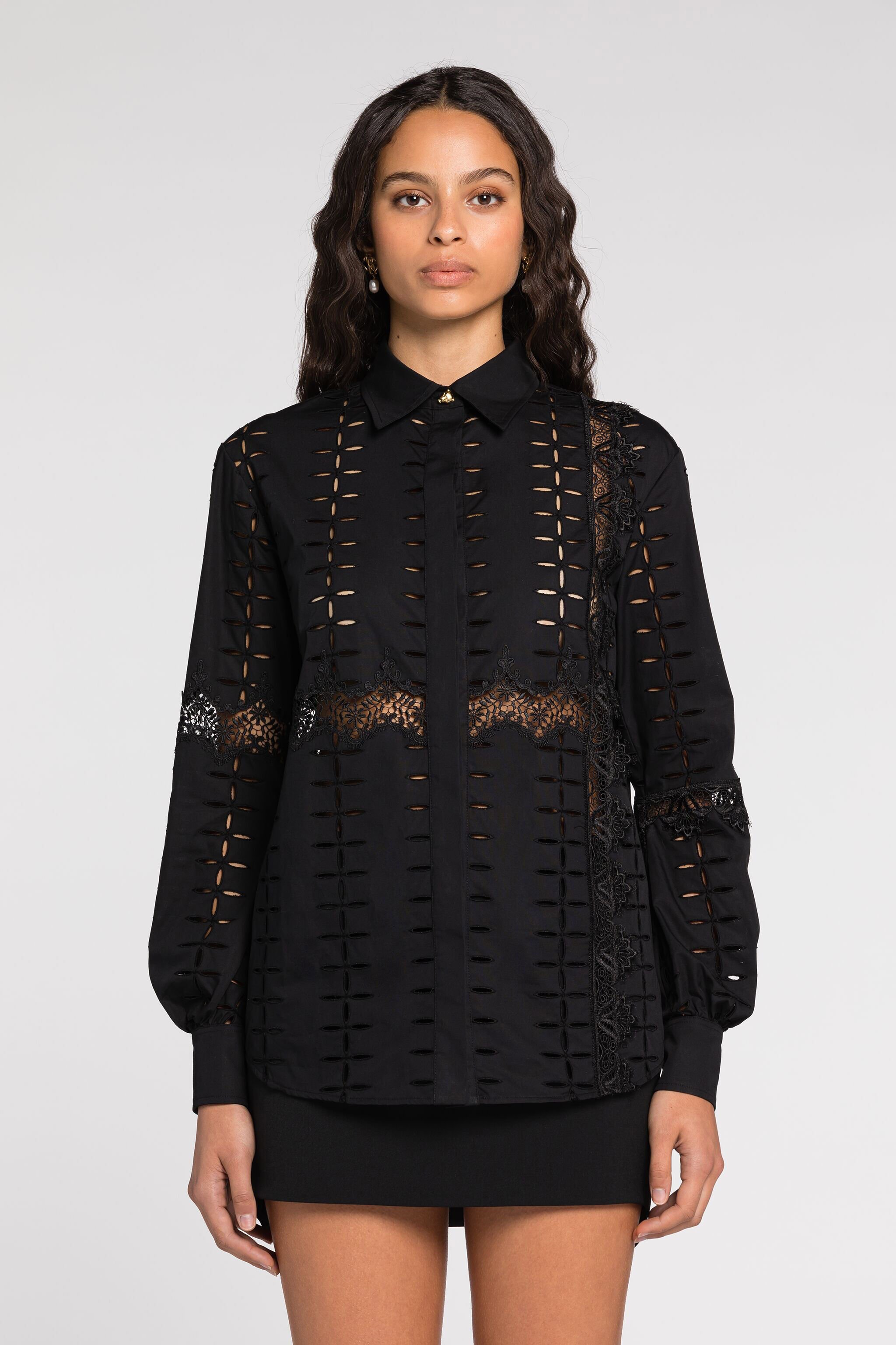 RC Cut.out embroidered shirt Black QKT701-CH030