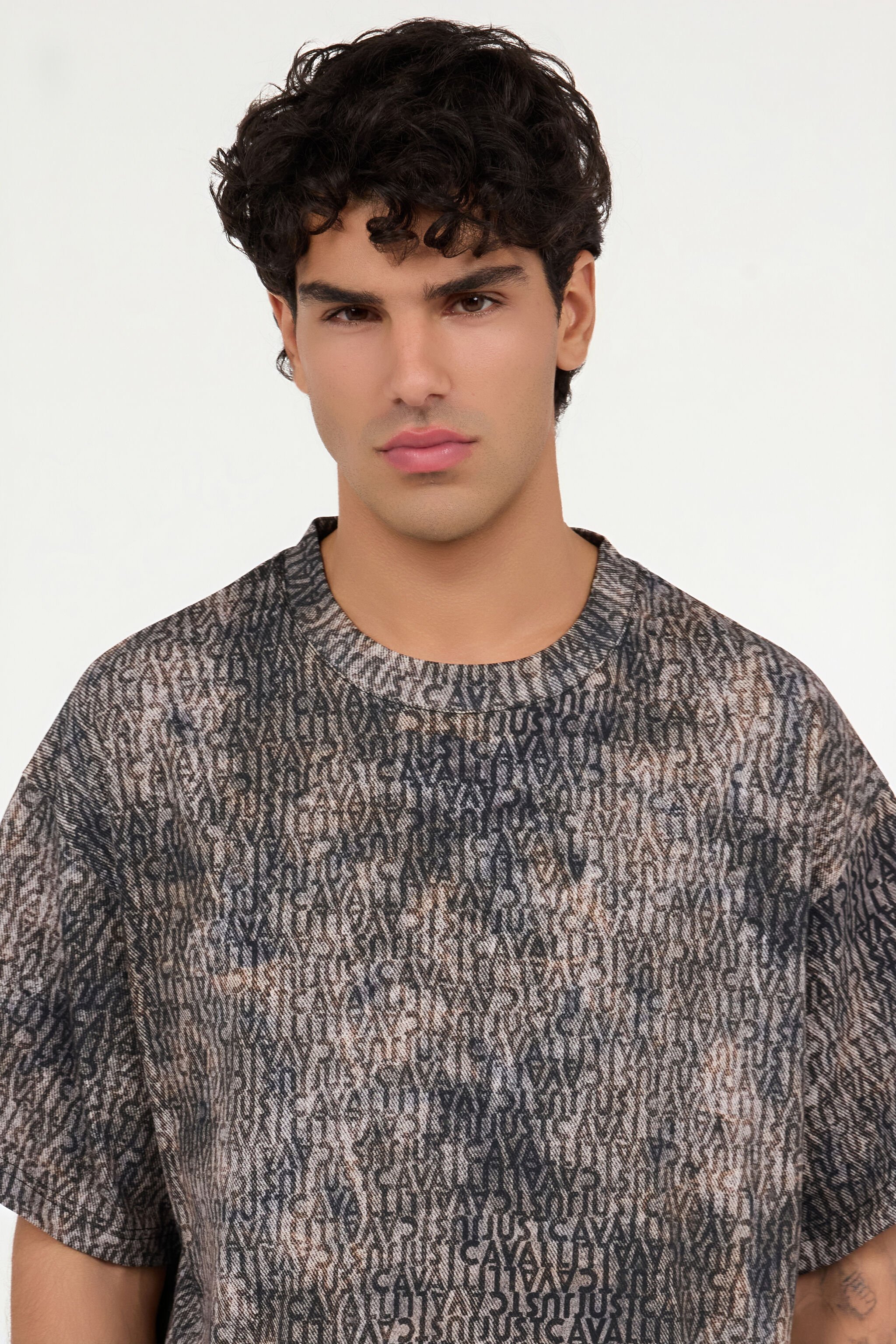 JC T-Shirt mit verwaschenem Effekt und Allover-Lettering JC T-Shirt mit verwaschenem Effekt und Allover-Lettering 899+316 VFT040-VF084