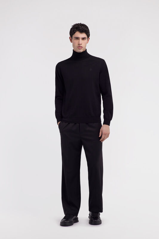 RC Turtleneck sweater with RC Negro NOM01C-MQ030