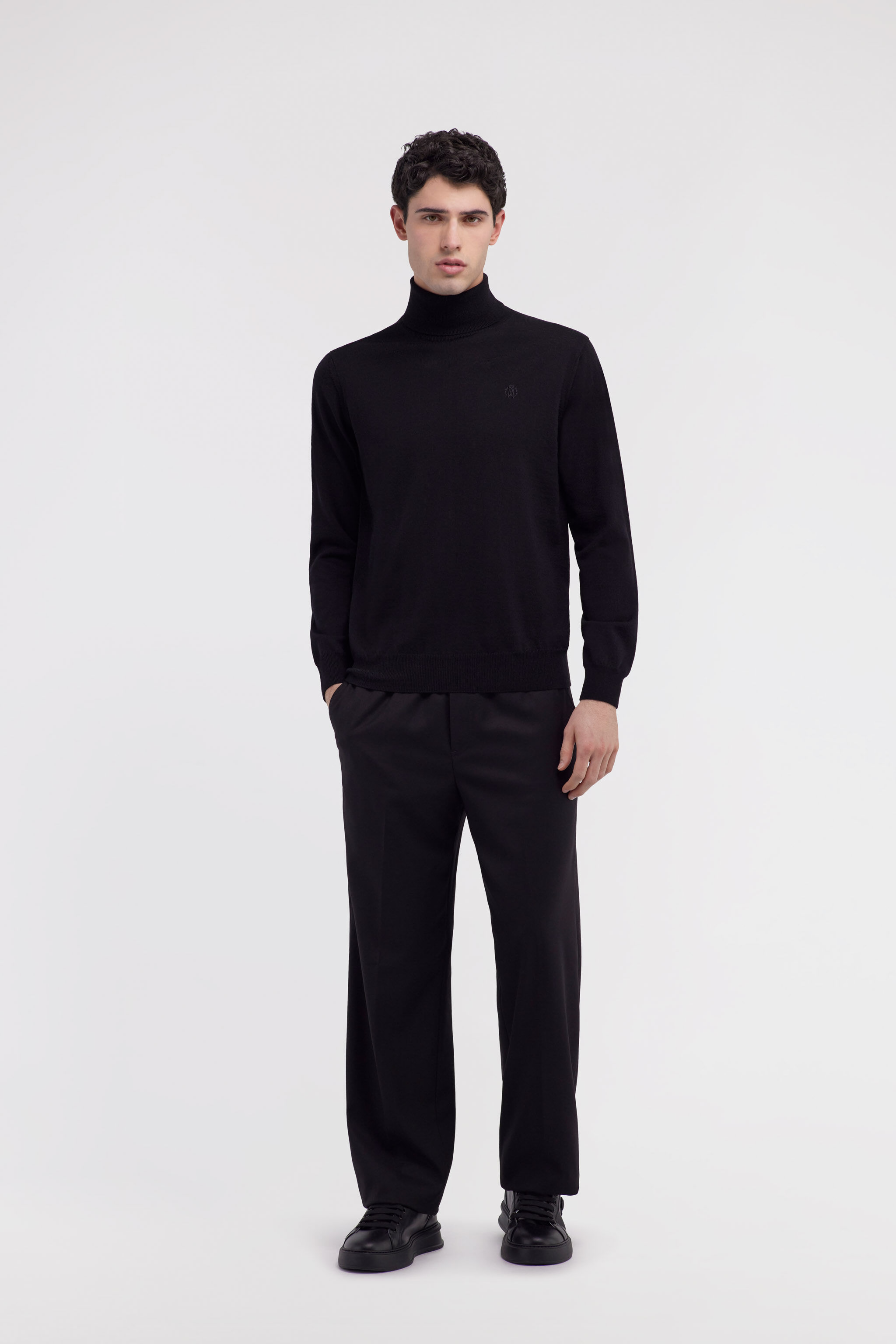 RC Turtleneck sweater with RC Negro NOM01C-MQ030