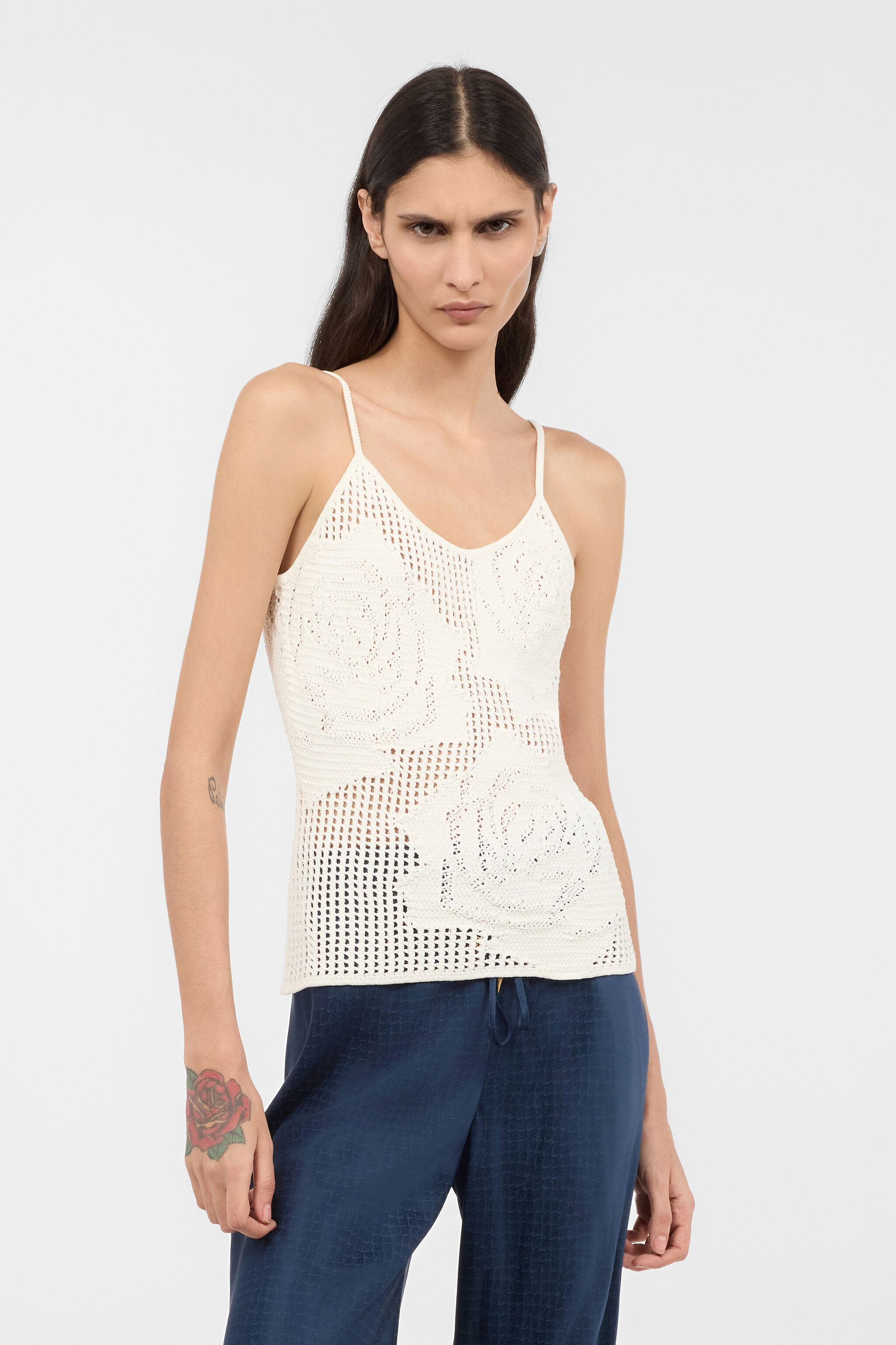 RC Openwork Top With Roses White UKM604-MI001