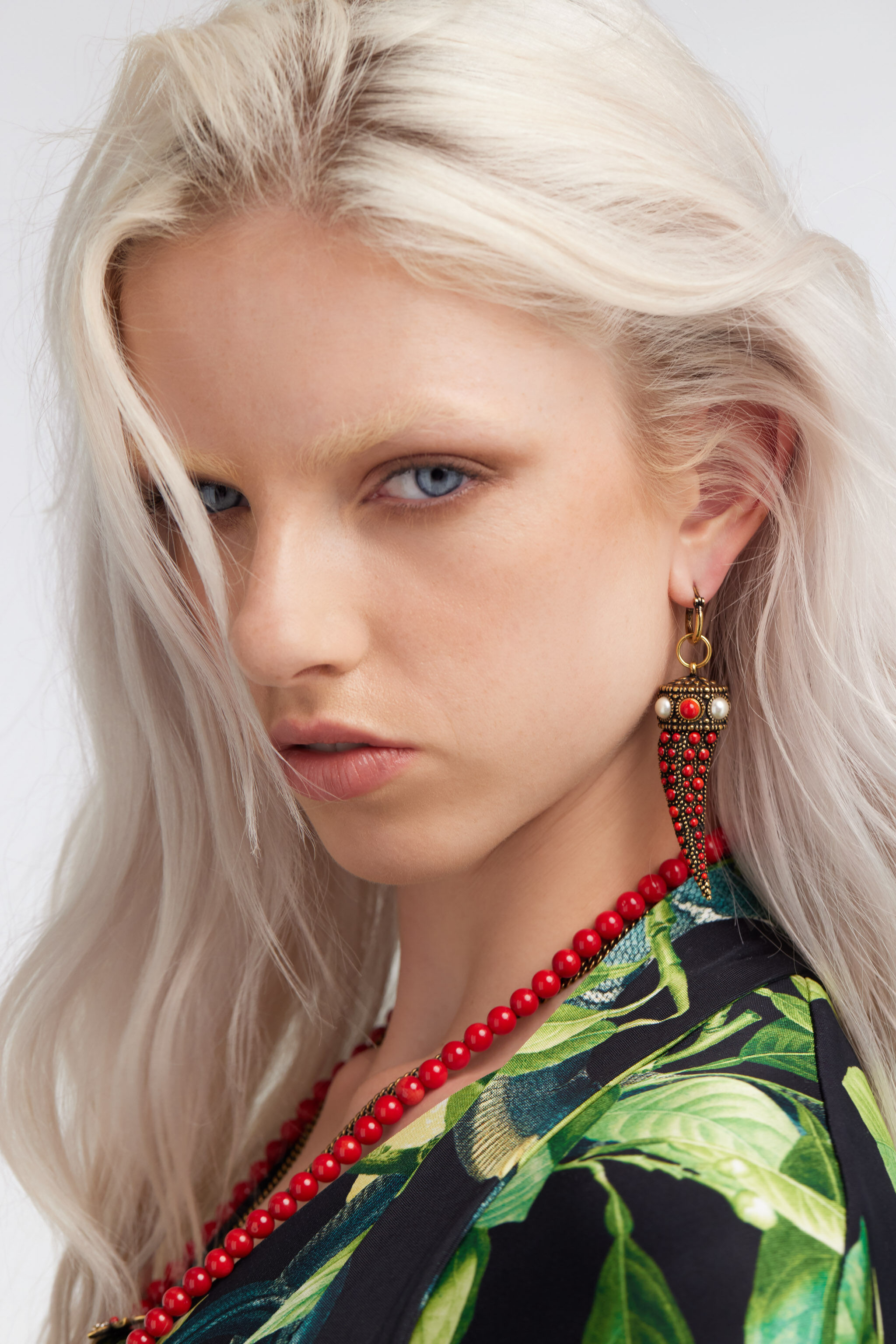 RC Dangling earrings with stones Rojo SKG003-AM081