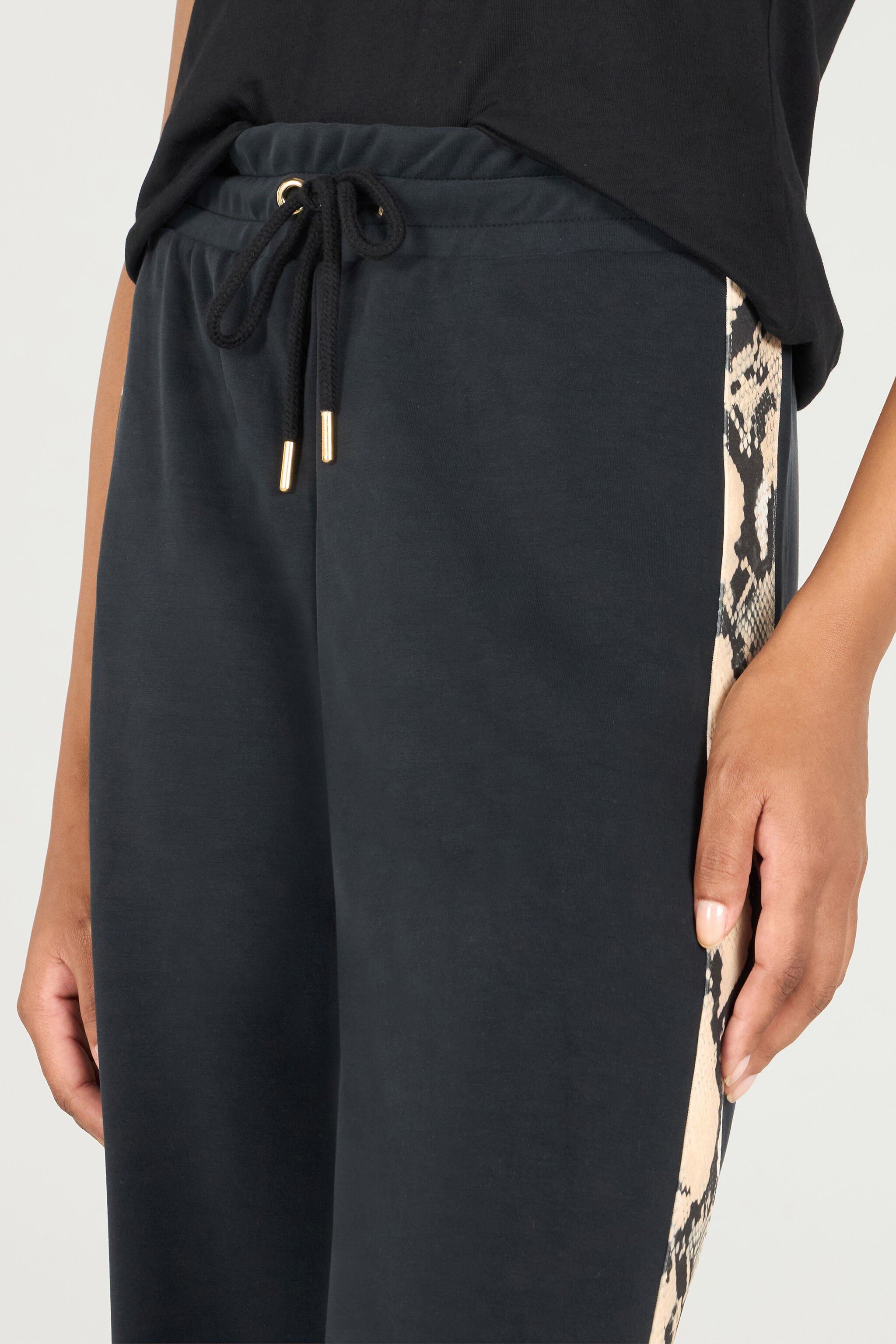 RC Pantalón Con Tiras De Serpiente Negro OOT20A-CF054