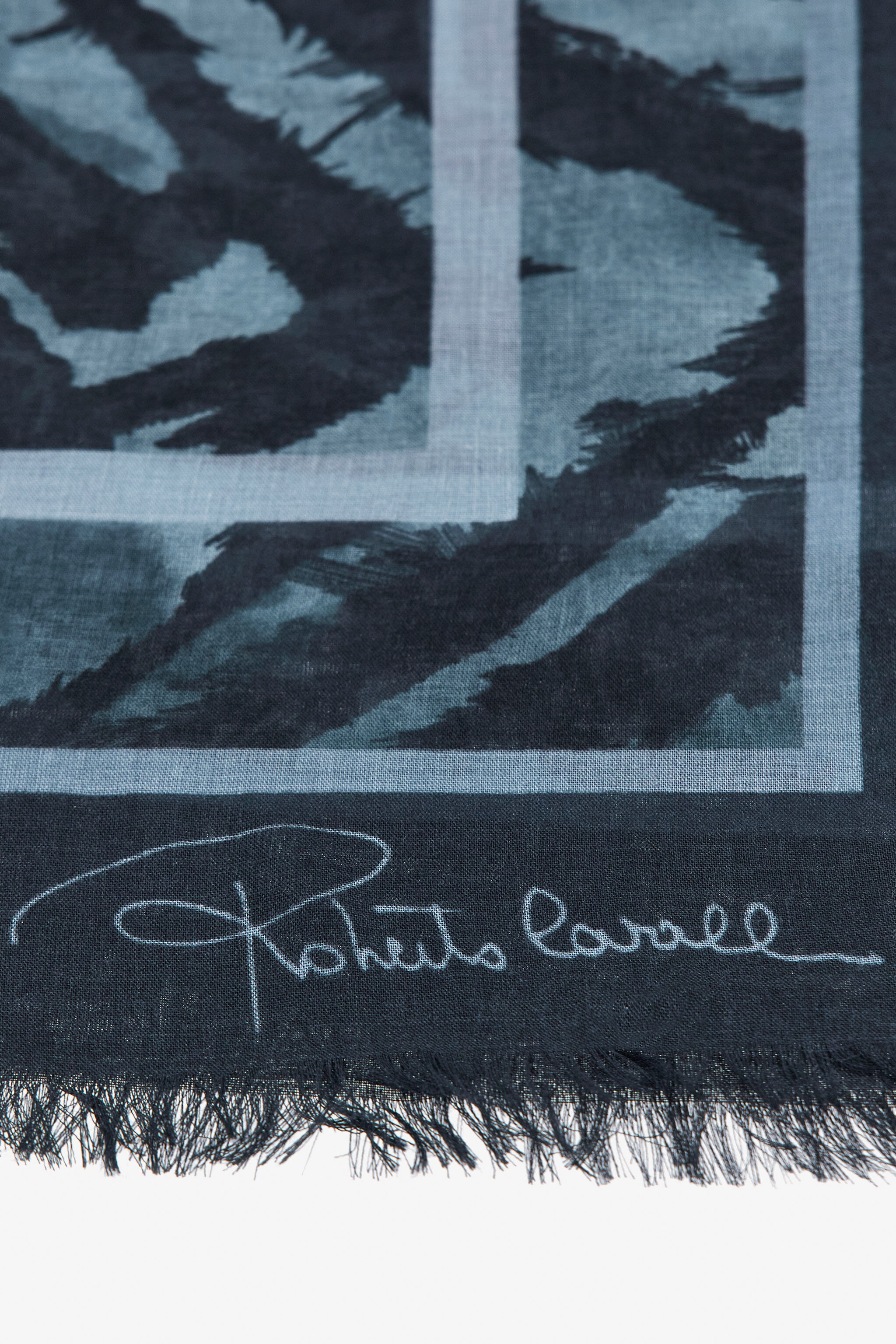 RC Roberto Cavalli shawl with Freedom print Bleu foncé SYI00B-OBL54