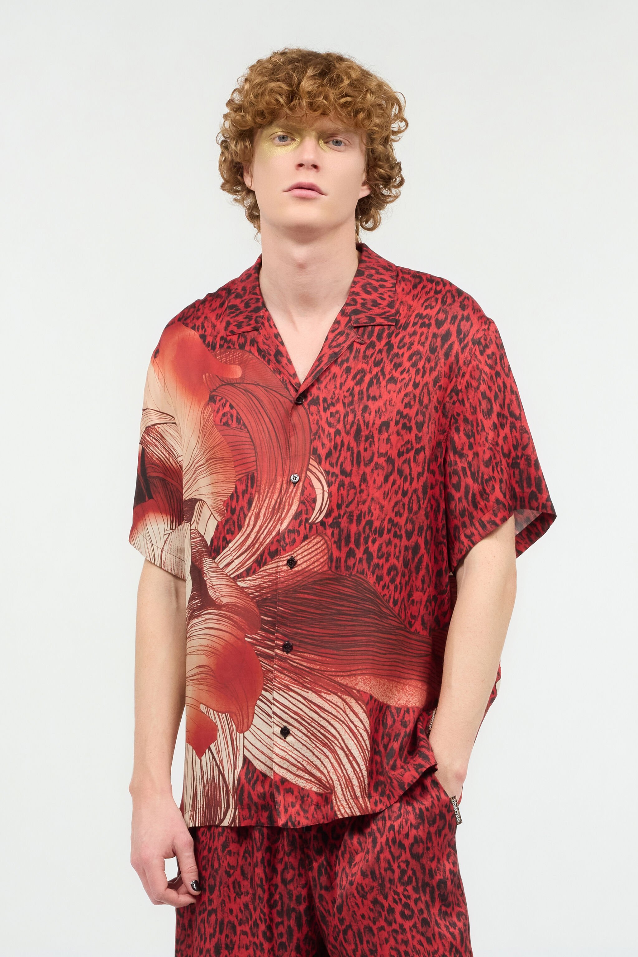 JC Camisa Con Estampado A Flores Grandes Y Jaguar Skin Rojo UFM012-UF107