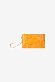 ${brand} Pochette in Straußenleder-Optik Ocra ${colorDescription} ${masterID}
