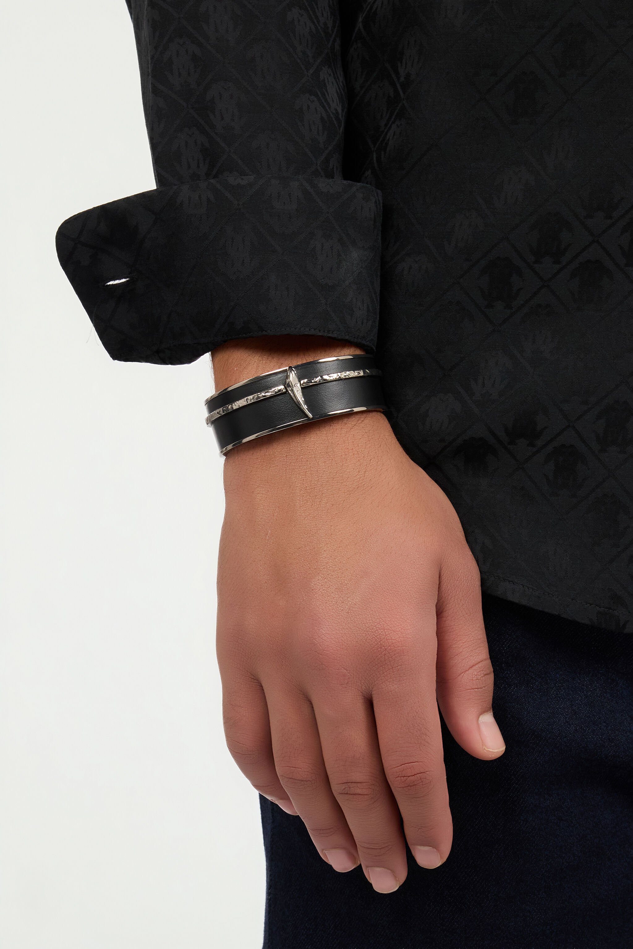 RC Black and Palladium Rigid Bracelet with Fang RC Black and Palladium Rigid Bracelet with Fang PALLADIUM BLACK VRG012-AM007