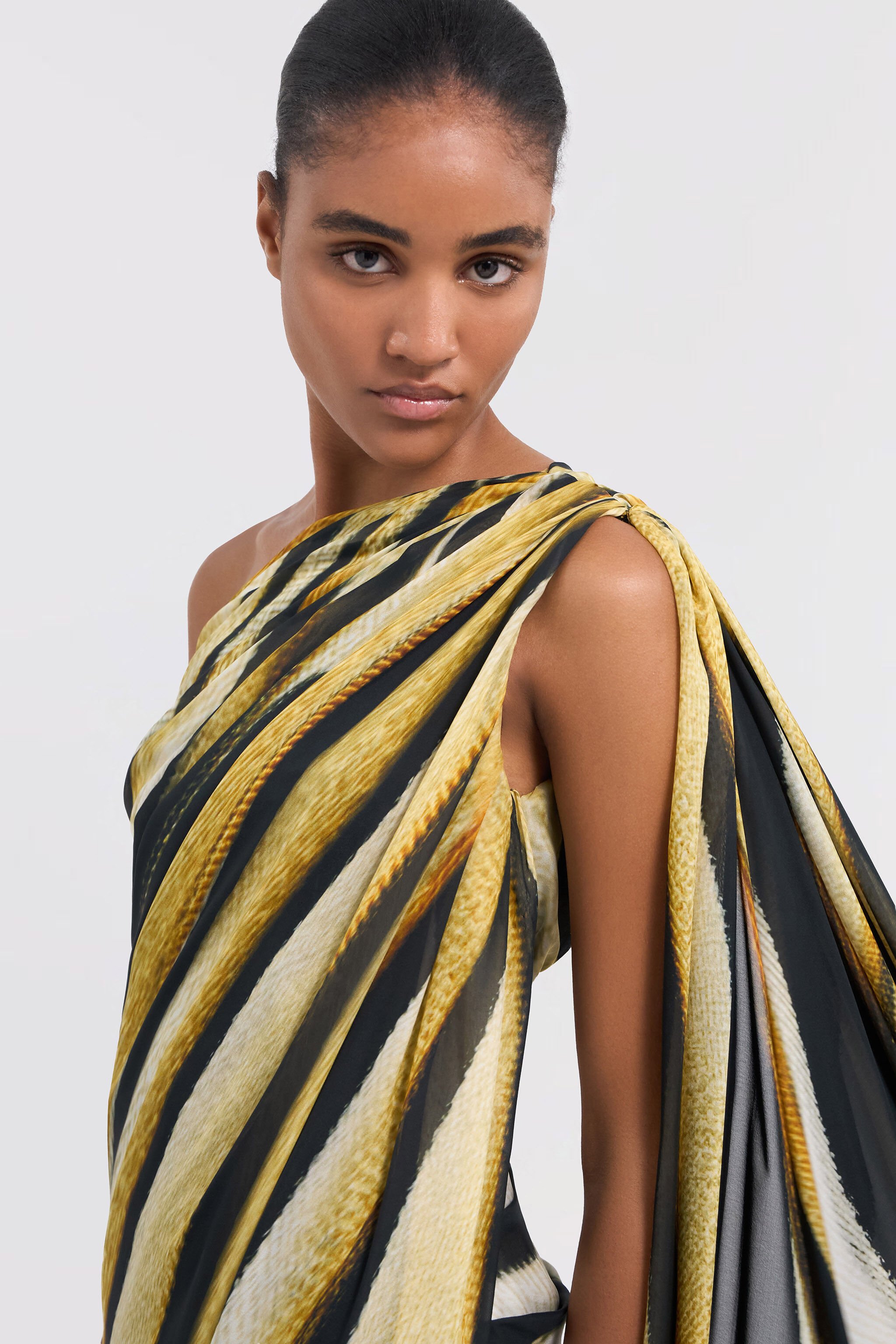RC Robe Maxi En Soie Imprimé Ray Of Gold Or TKT106-CTM33