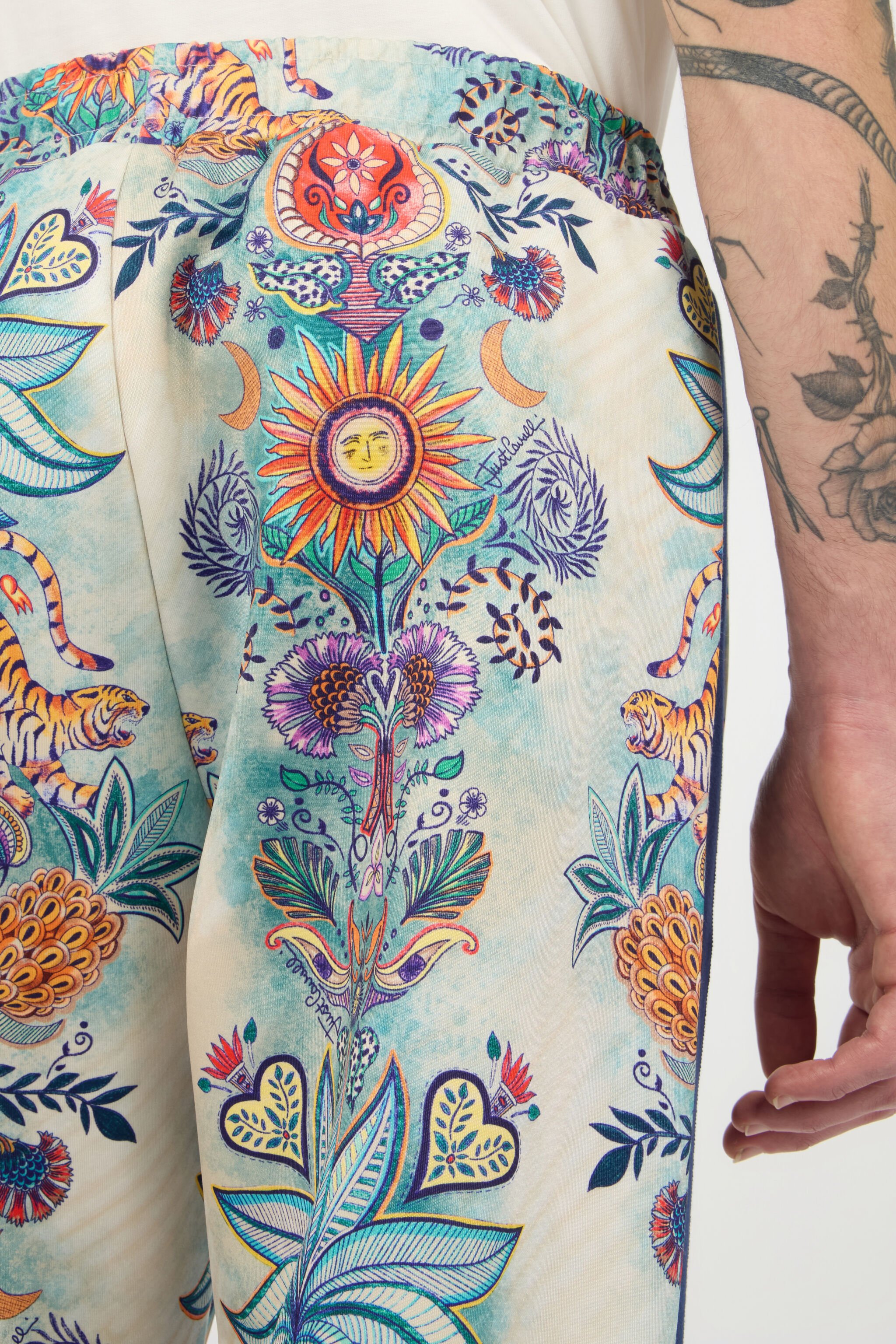 JC Hose mit Tropical Garden-Print 217 AZZURRO + 582 AR WFT001-WF002