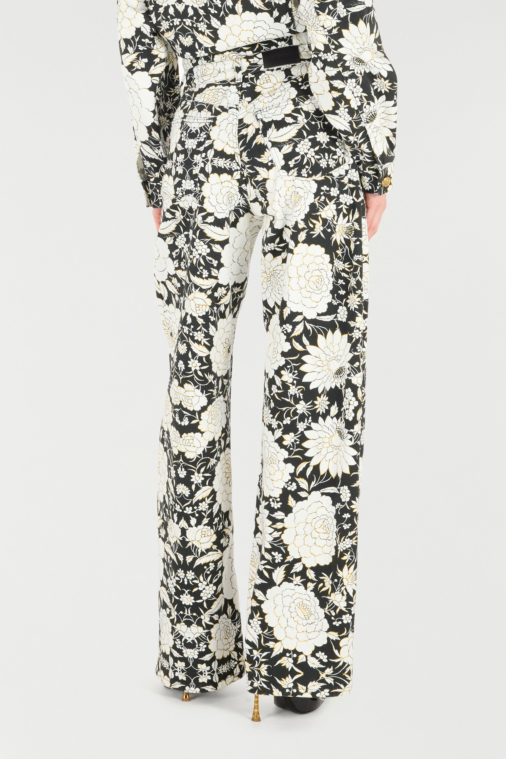 RC Pants with All-Over Floral Print Black/White VQJ207-DAP71