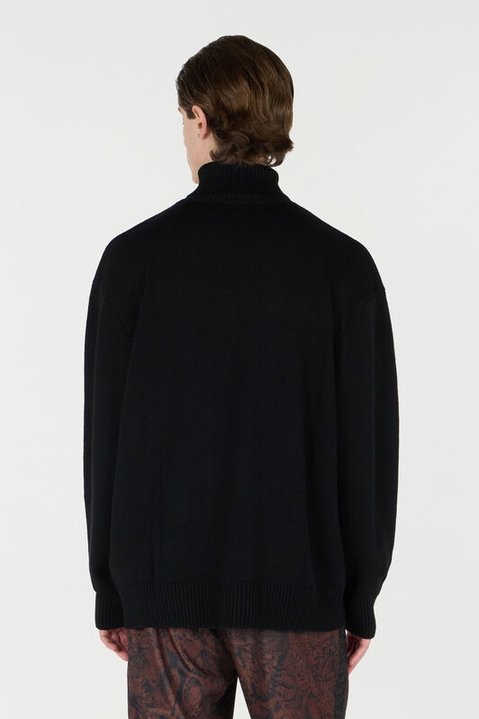 JC Sweater With Lettering Black TFM006-TF026