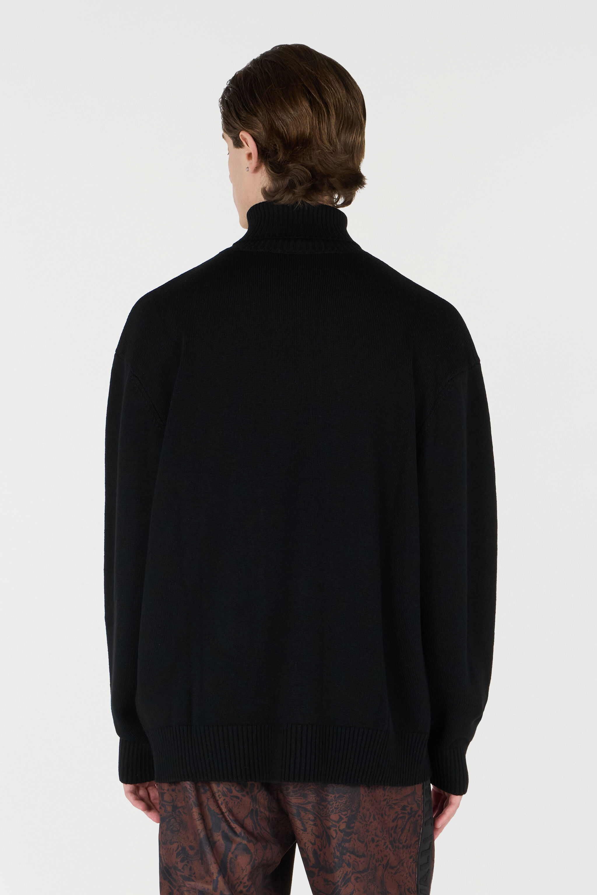 JC Sweater With Lettering Black TFM006-TF026