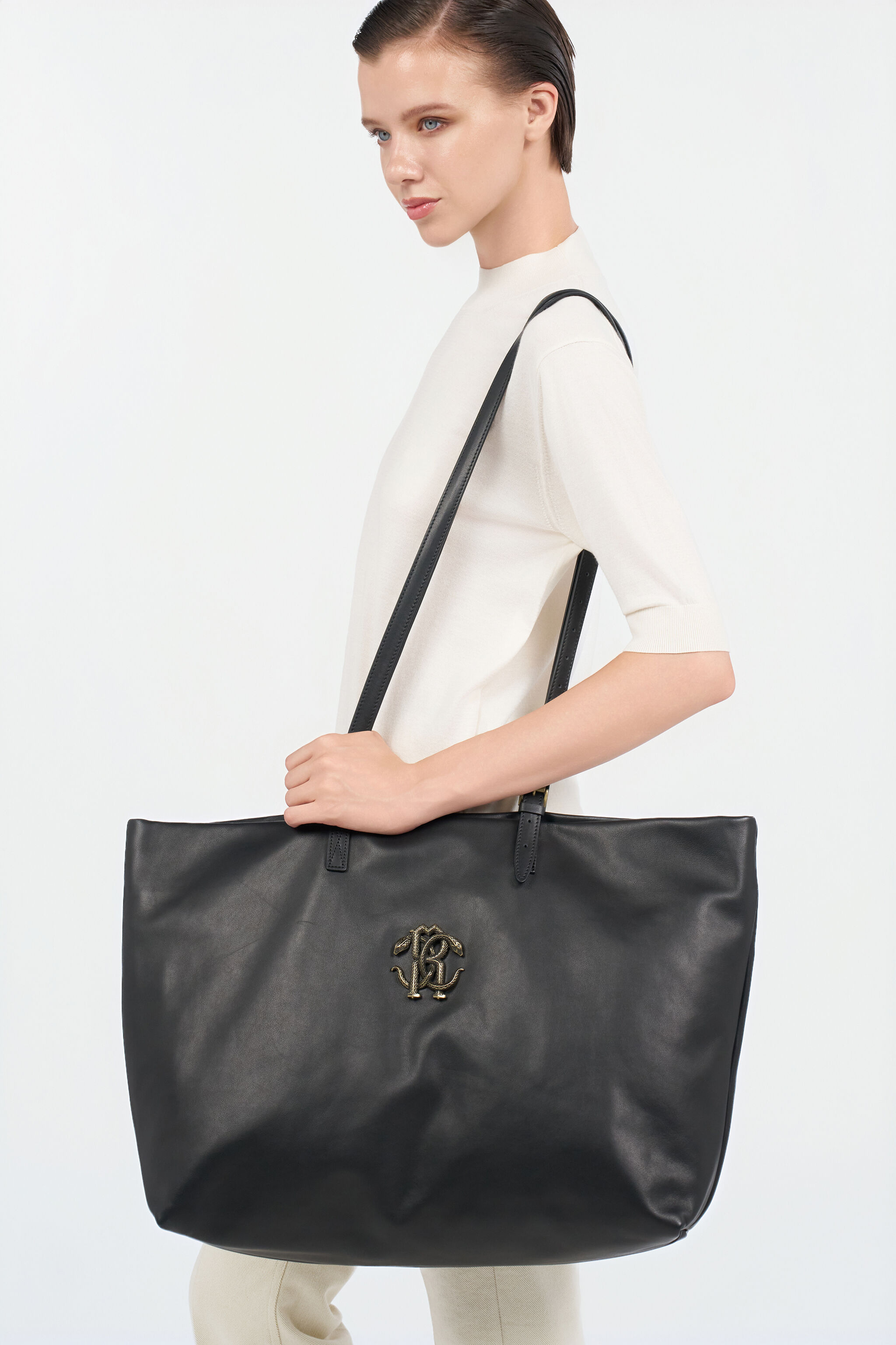 RC Shopping Bag Nera con RC Monogram RC Shopping Bag Nera con RC Monogram BLACK QOB00A-PZO31