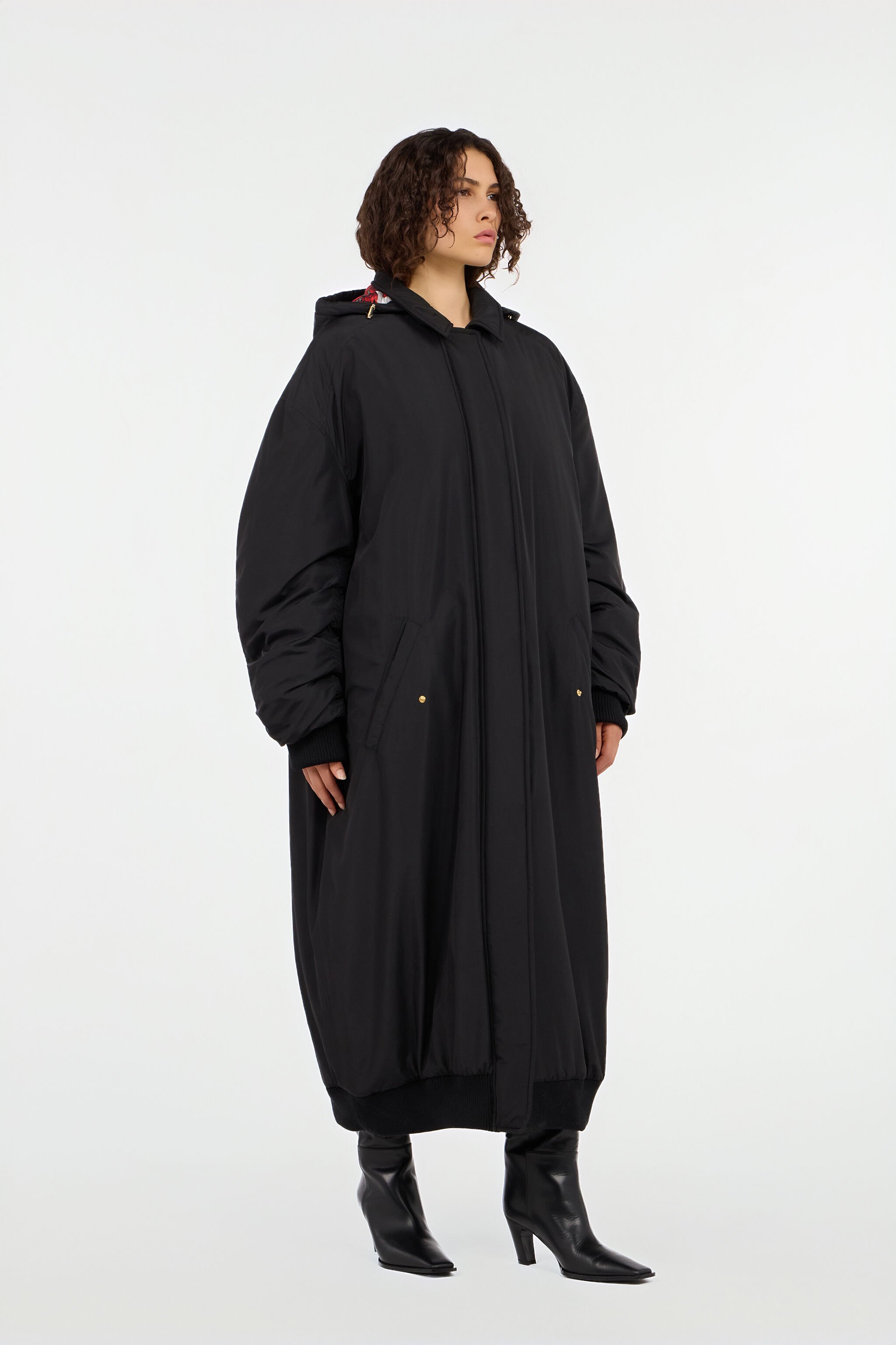 RC Langer Daunenmantel in Schwarz mit Kapuze RC Langer Daunenmantel in Schwarz mit Kapuze NERO 191101 VQT810-SB001