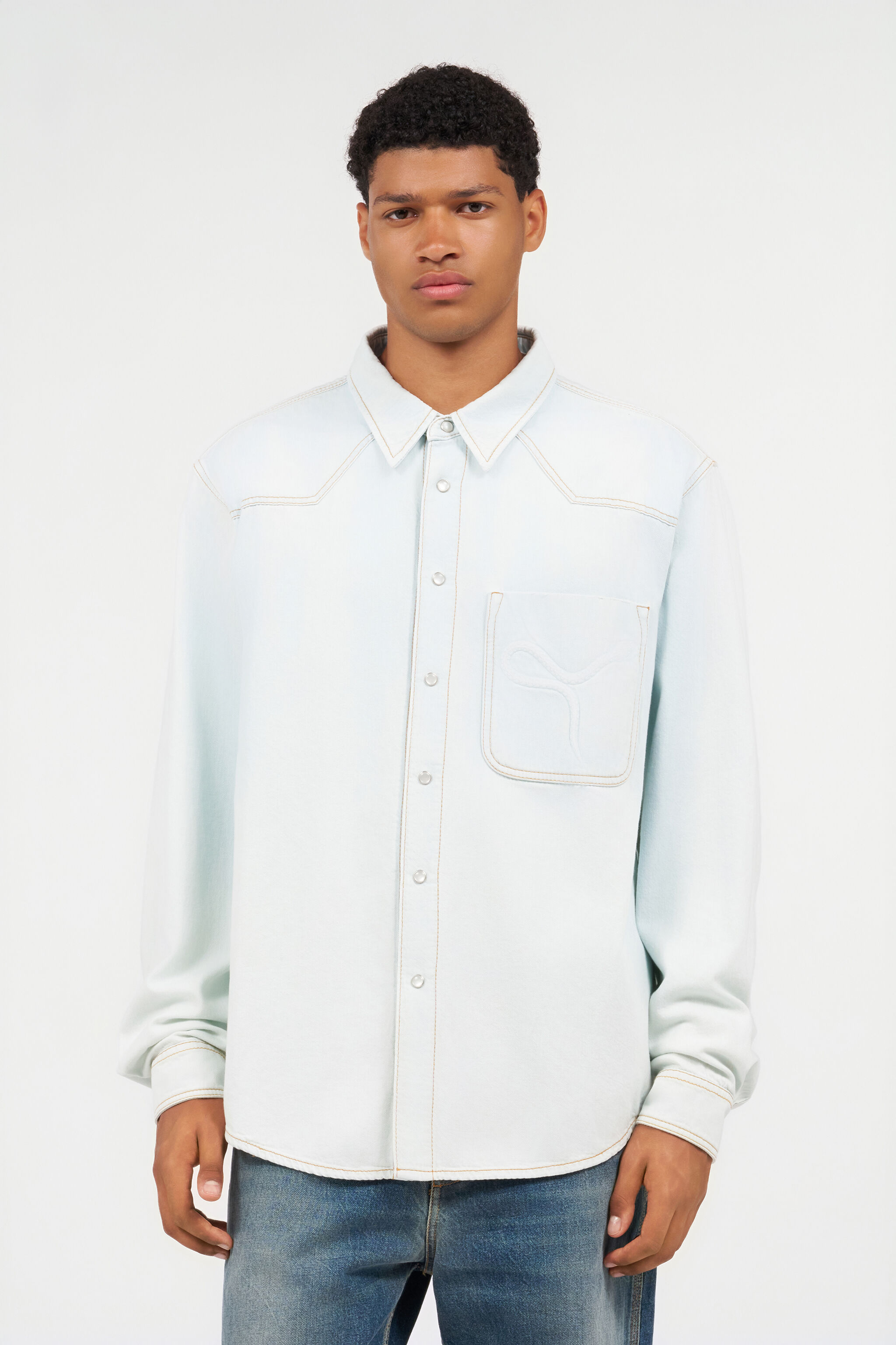 RC Camisa Vaquera Azul Claro Con Costuras En Contraste RC Camisa Vaquera Azul Claro Con Costuras En Contraste ENDLESS SKY WNJ72B-DL014