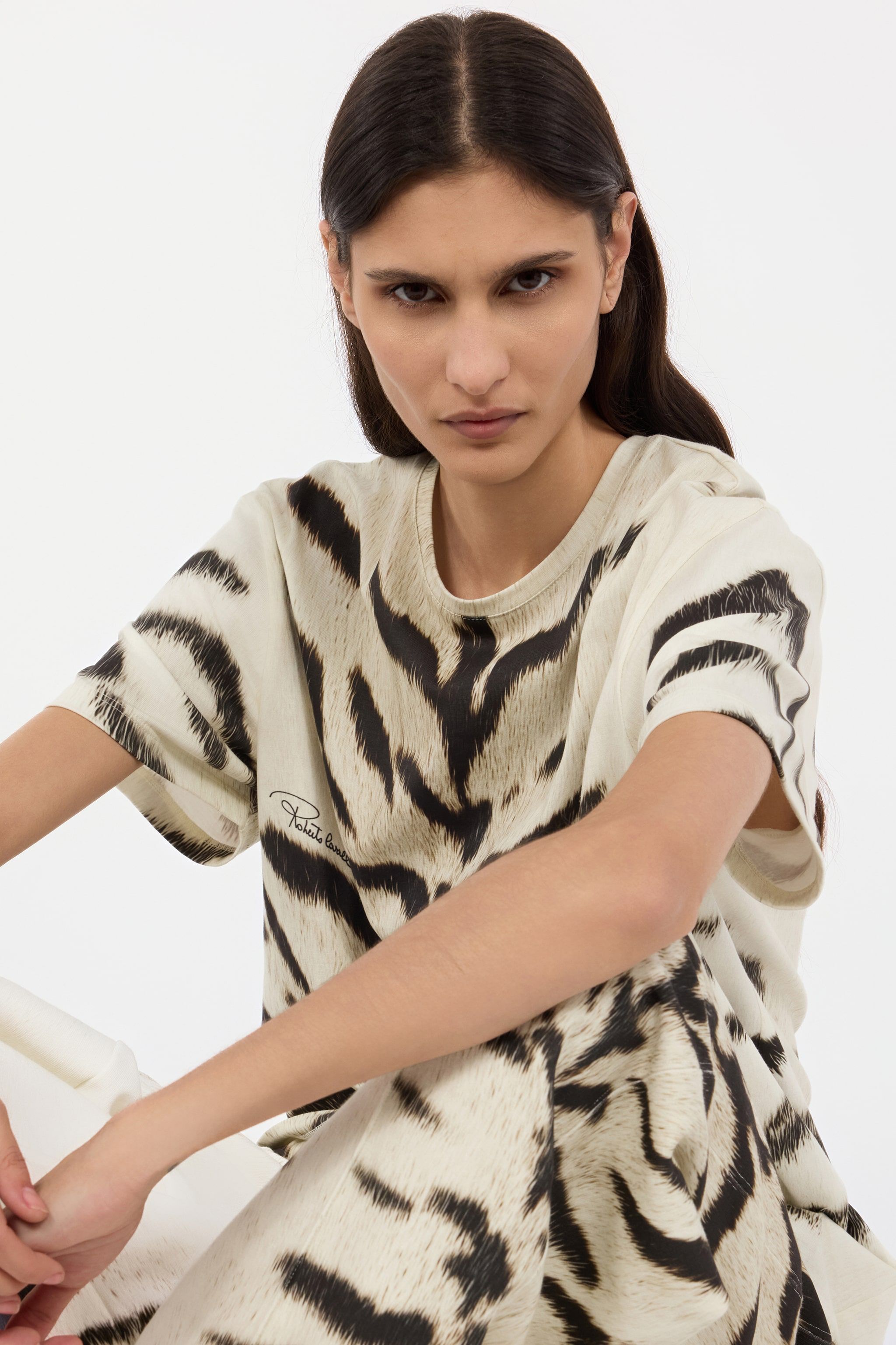 RC Camiseta oversize para mujer con estampado de Tigresa Blanca OGAT X Roberto Cavalli Negro/Blanco UQT68A-3DA39