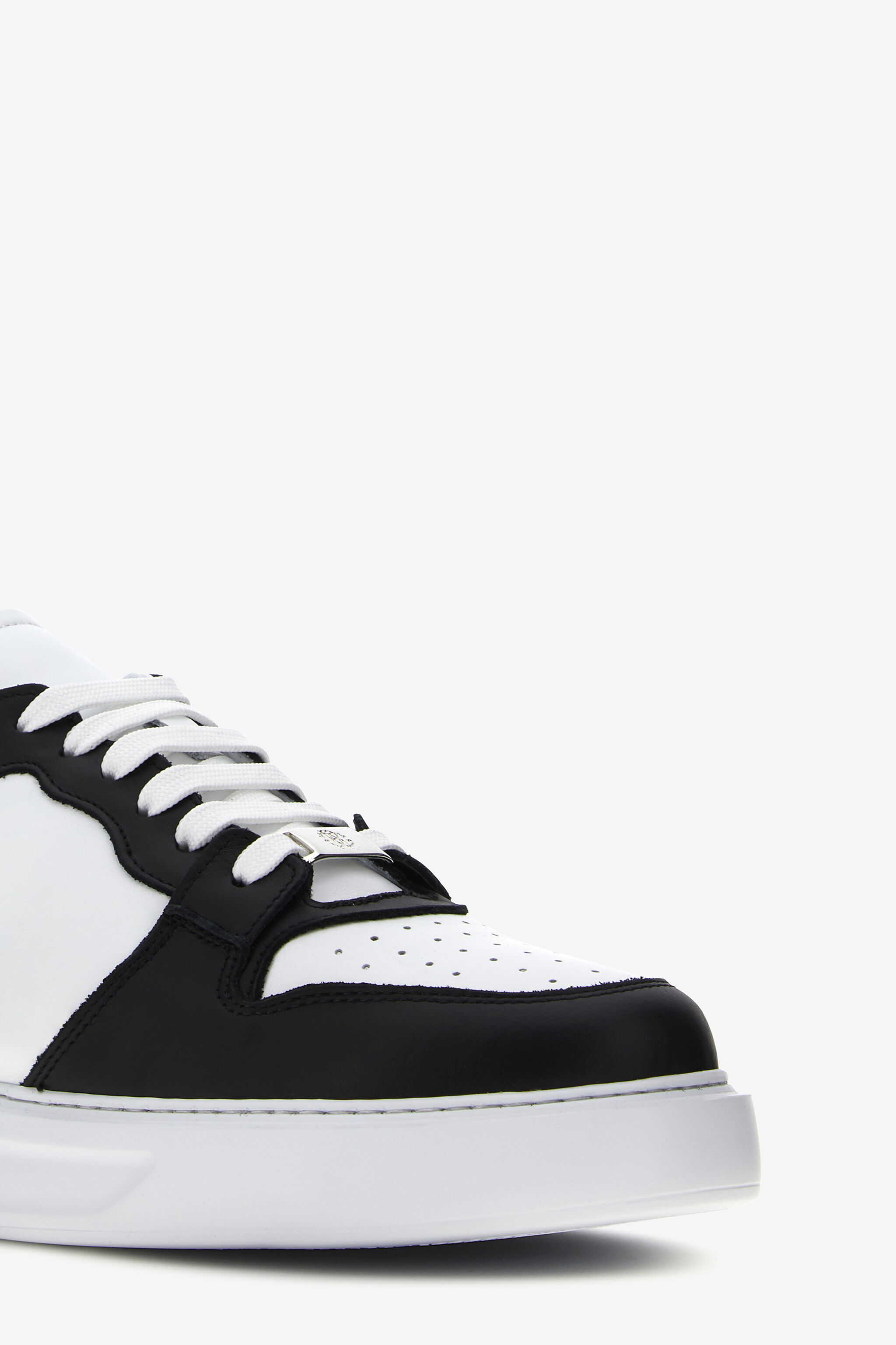 RC Logo-Print Sneakers Black/White JSS00R-PZ085