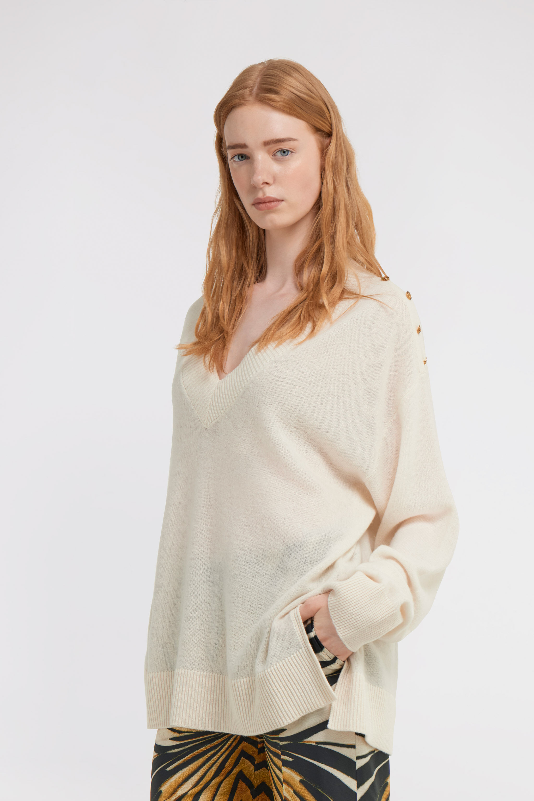 RC Sweater with V-Neck White TKM620-MQ001
