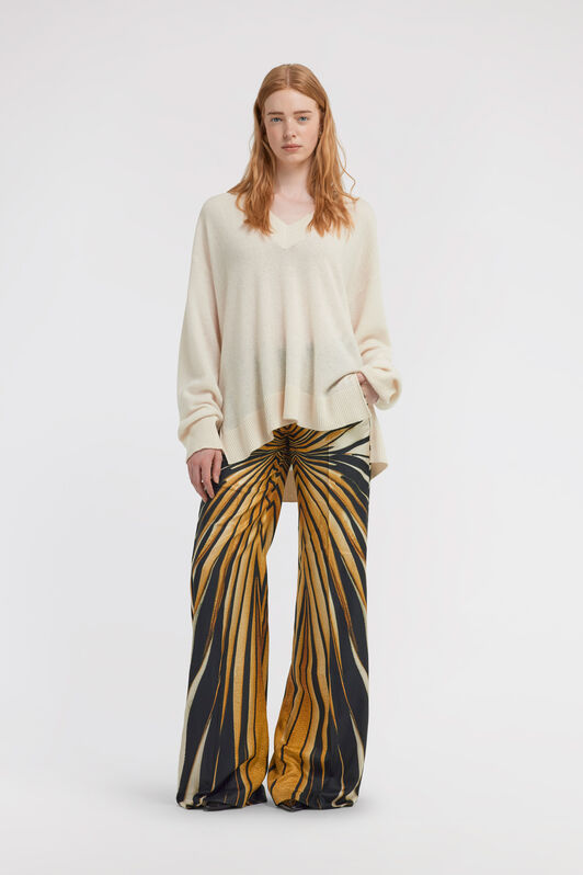RC Sweater with V-Neck White TKM620-MQ001