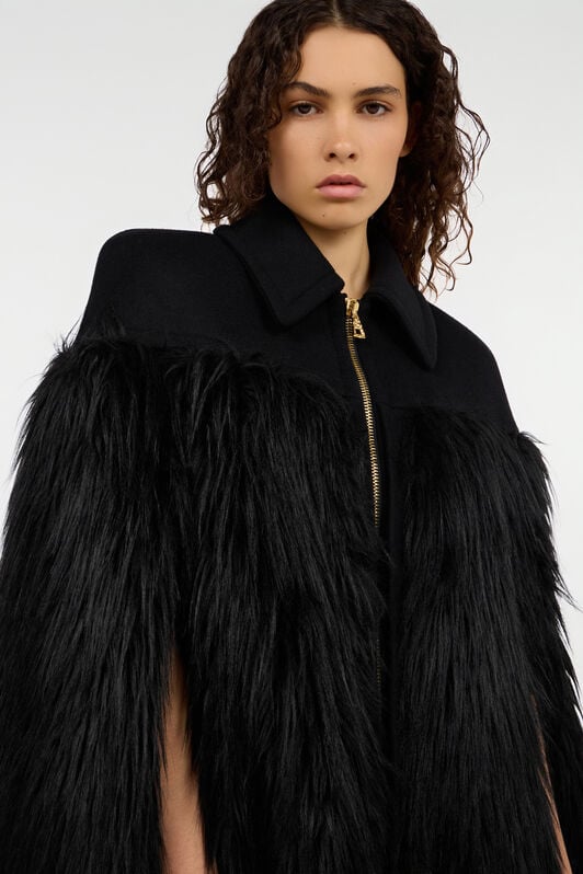 RC Black Faux Fur Cape With Zip RC Black Faux Fur Cape With Zip NERO 191101 VQT501-FT027