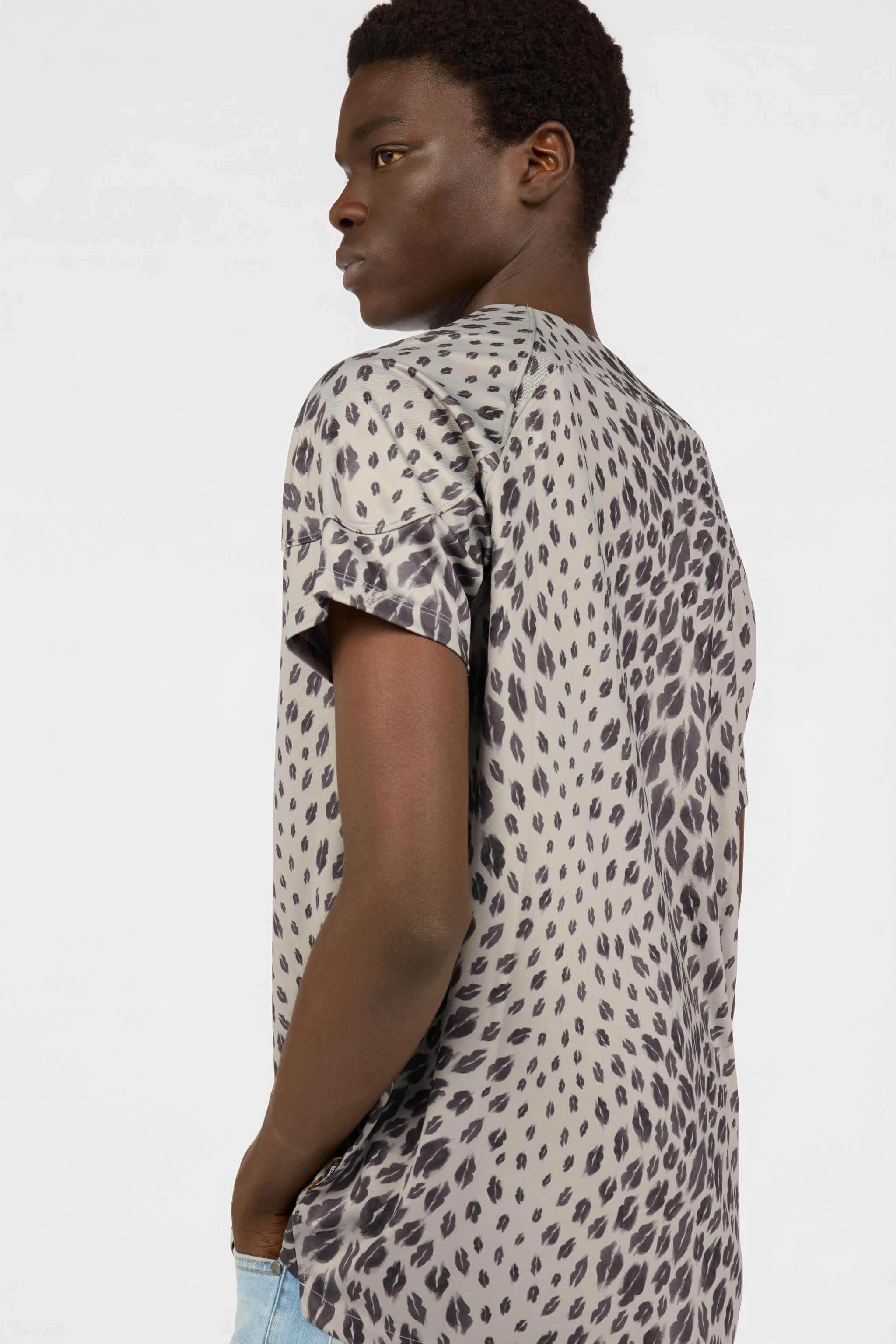 JC T-Shirt Imprimé The Jaguar Kiss JC T-Shirt Imprimé The Jaguar Kiss 899 BLACK + 833 SEDO WFT053-WF083