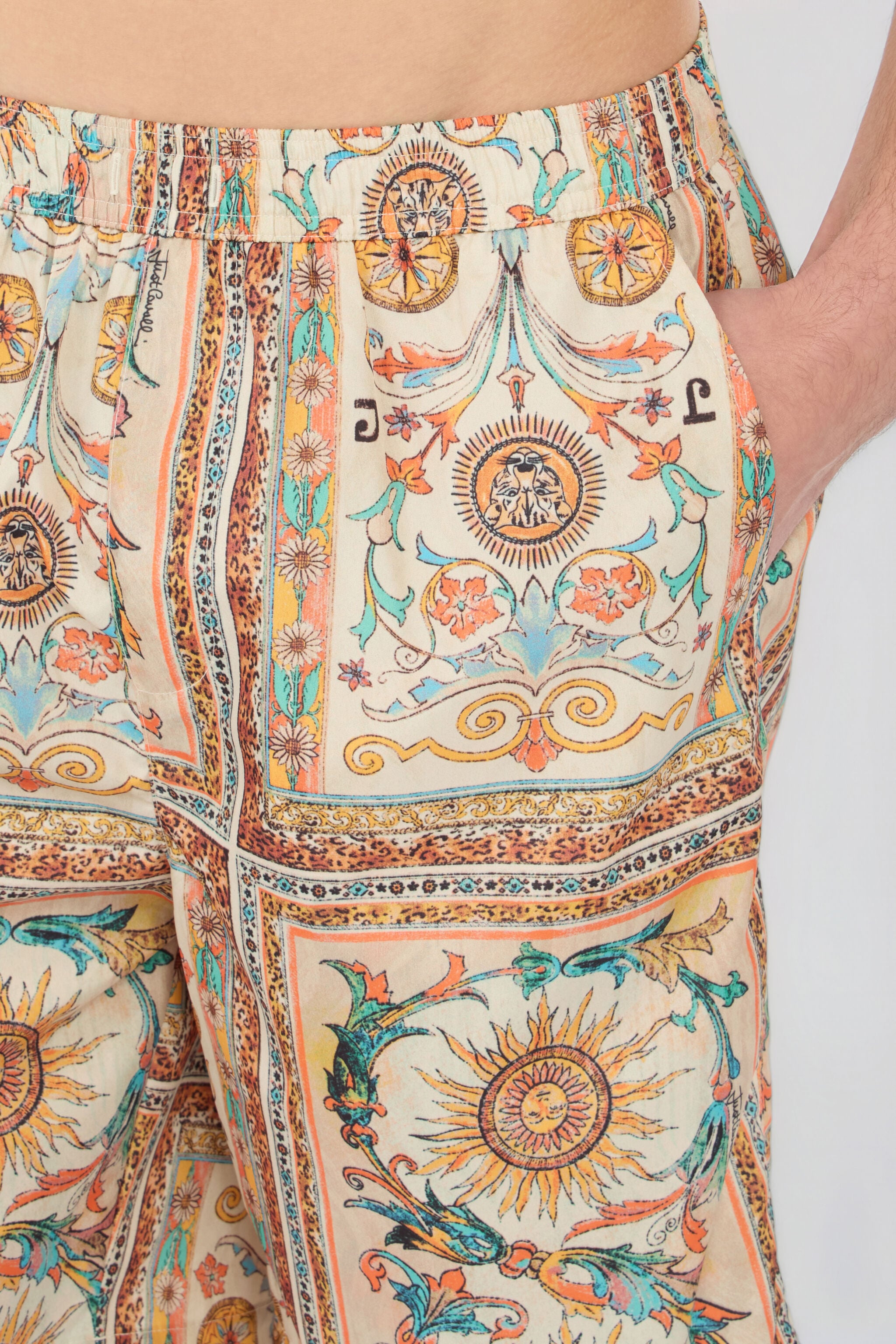 JC Bermuda-Badeshorts Mit Persian Tarot Print JC Bermuda-Badeshorts Mit Persian Tarot Print 744 BEIGE + 217 AZZU WFT137-WF195