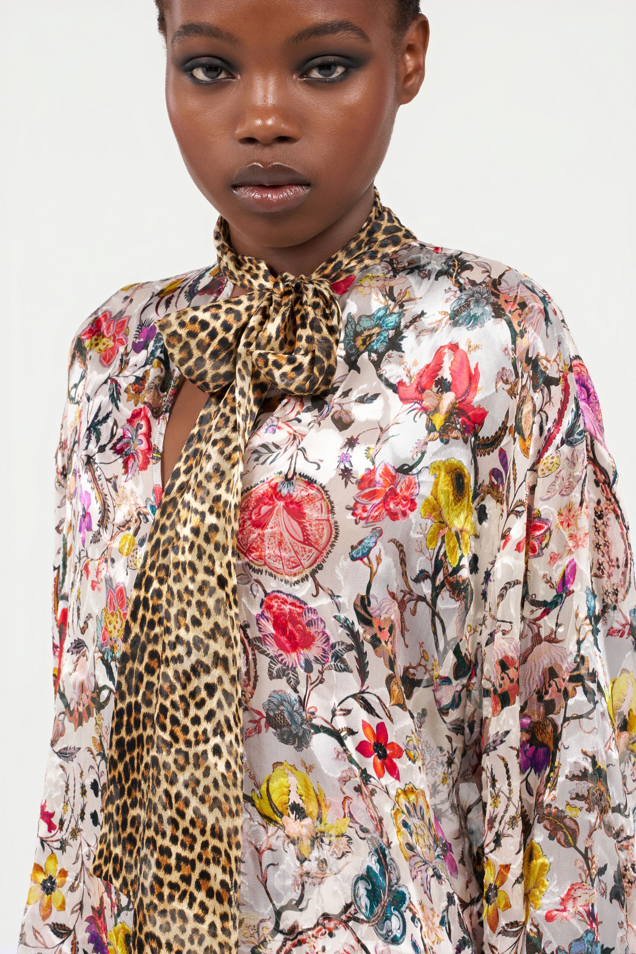 RC Blouse with Florentine Flowers Print BEIGE WQT712-HER29