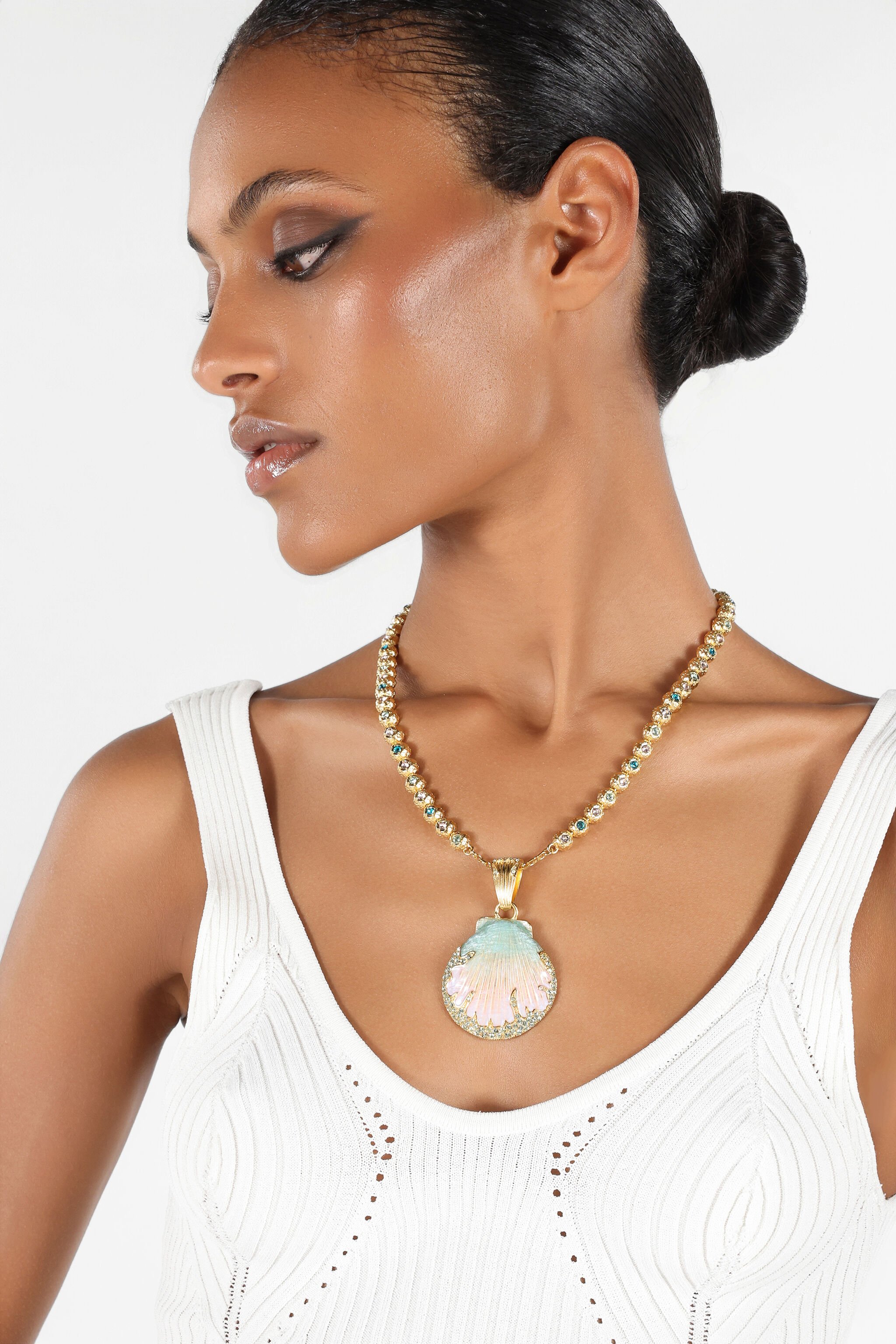RC Necklace With Shell Pendant And Crystals Gold UWG018-AM072
