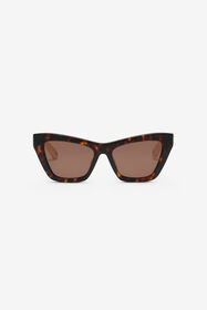 ${brand} Sunglasses with smooth front and matelassè effect on temples ${colorDescription} ${masterID}