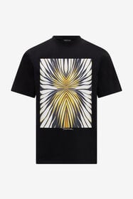 ${brand} T-shirt avec imprimé artistique ${colorDescription} ${masterID}