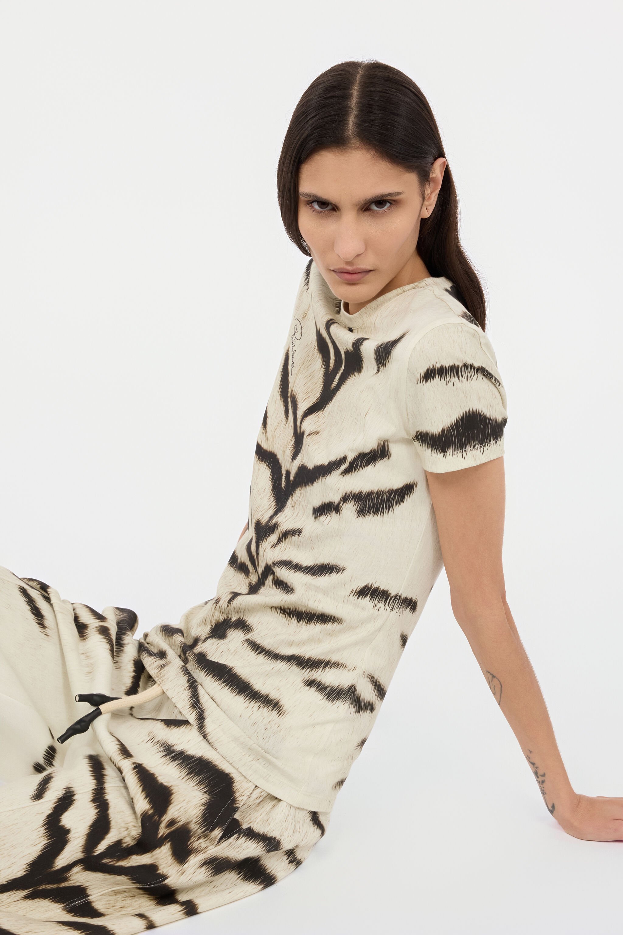 RC T-shirt da donna con stampa Tigresse Bianca OGAT X Roberto Cavalli Nero/Bianco UQT67A-3DA39