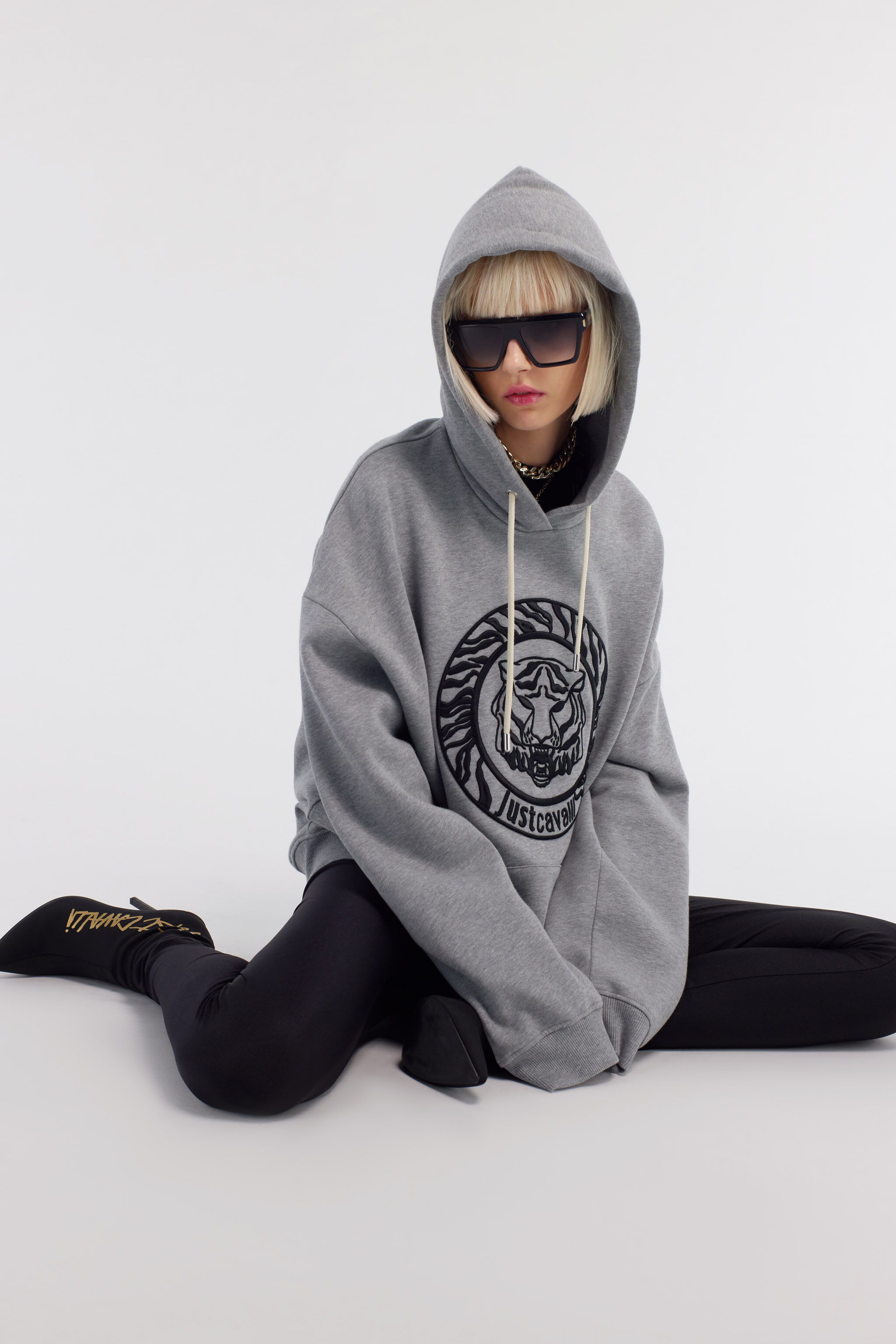 JC Just Cavalli Tiger Logo Front-Pocket Sweatshirt Gris RRT973-RR235