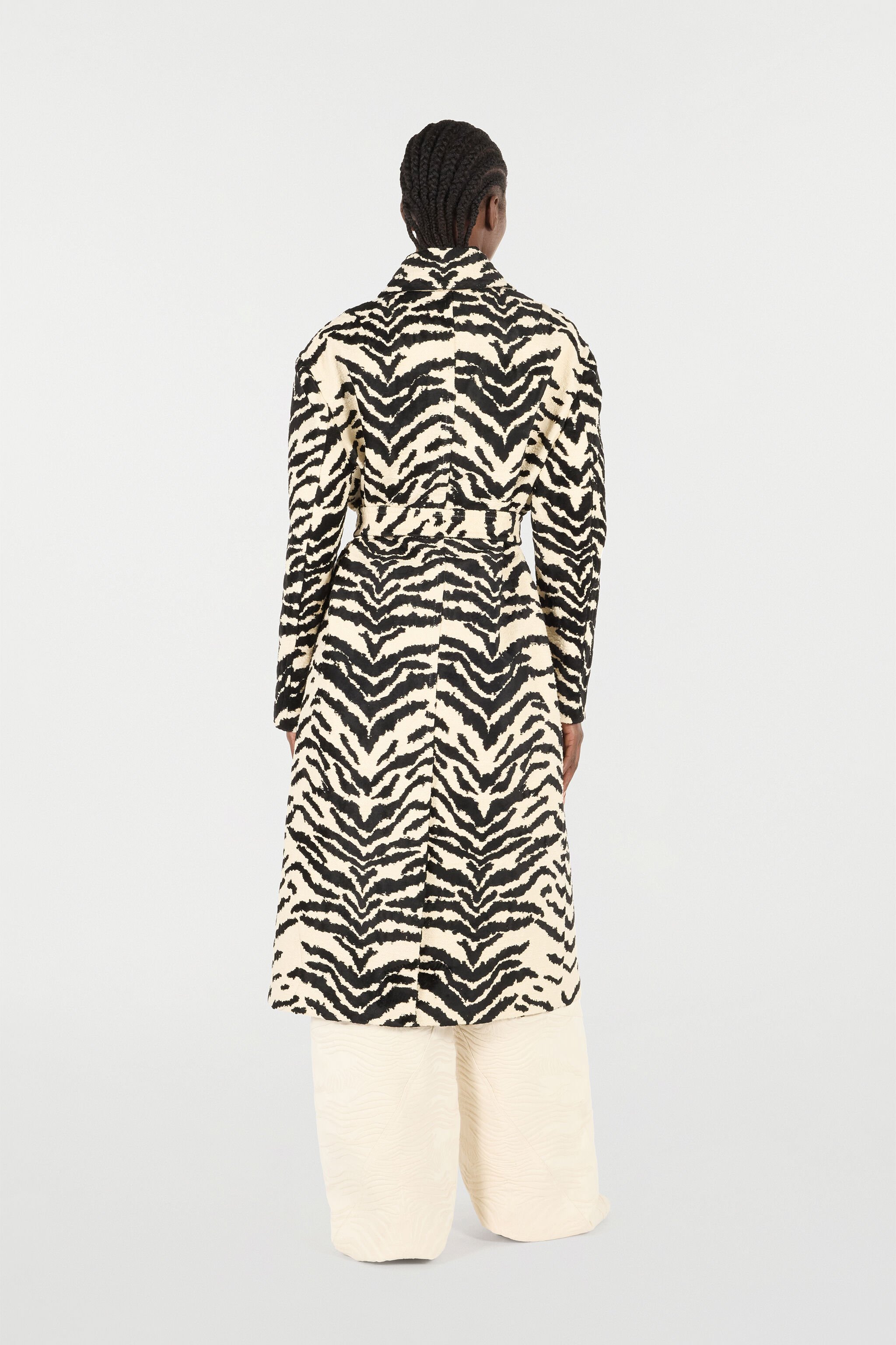 RC Coat With White Tigress Print Black/White UKT504-DJ088