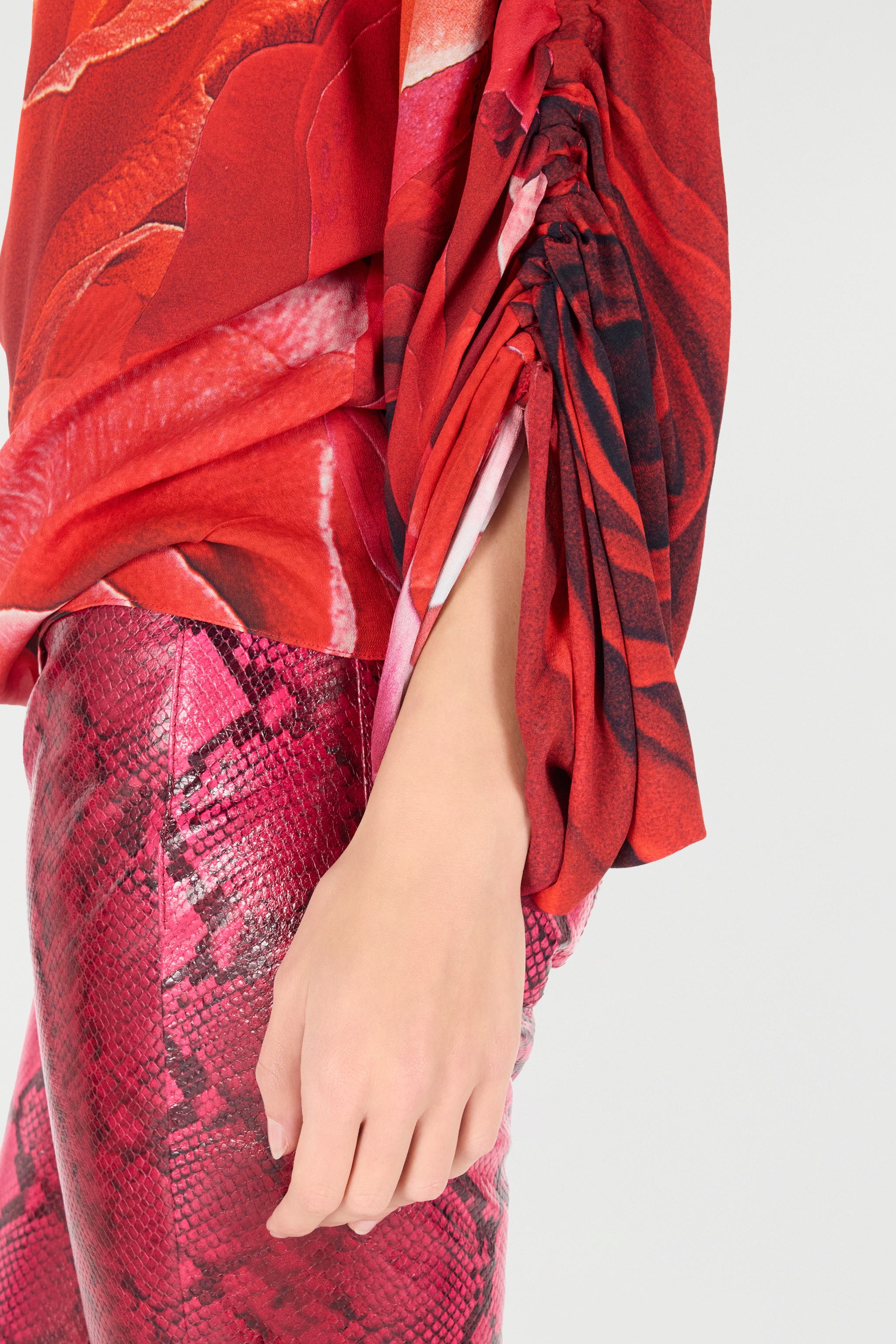 Roberto Cavalli Sweater With Gathered Sleeves And Rose Print In Red