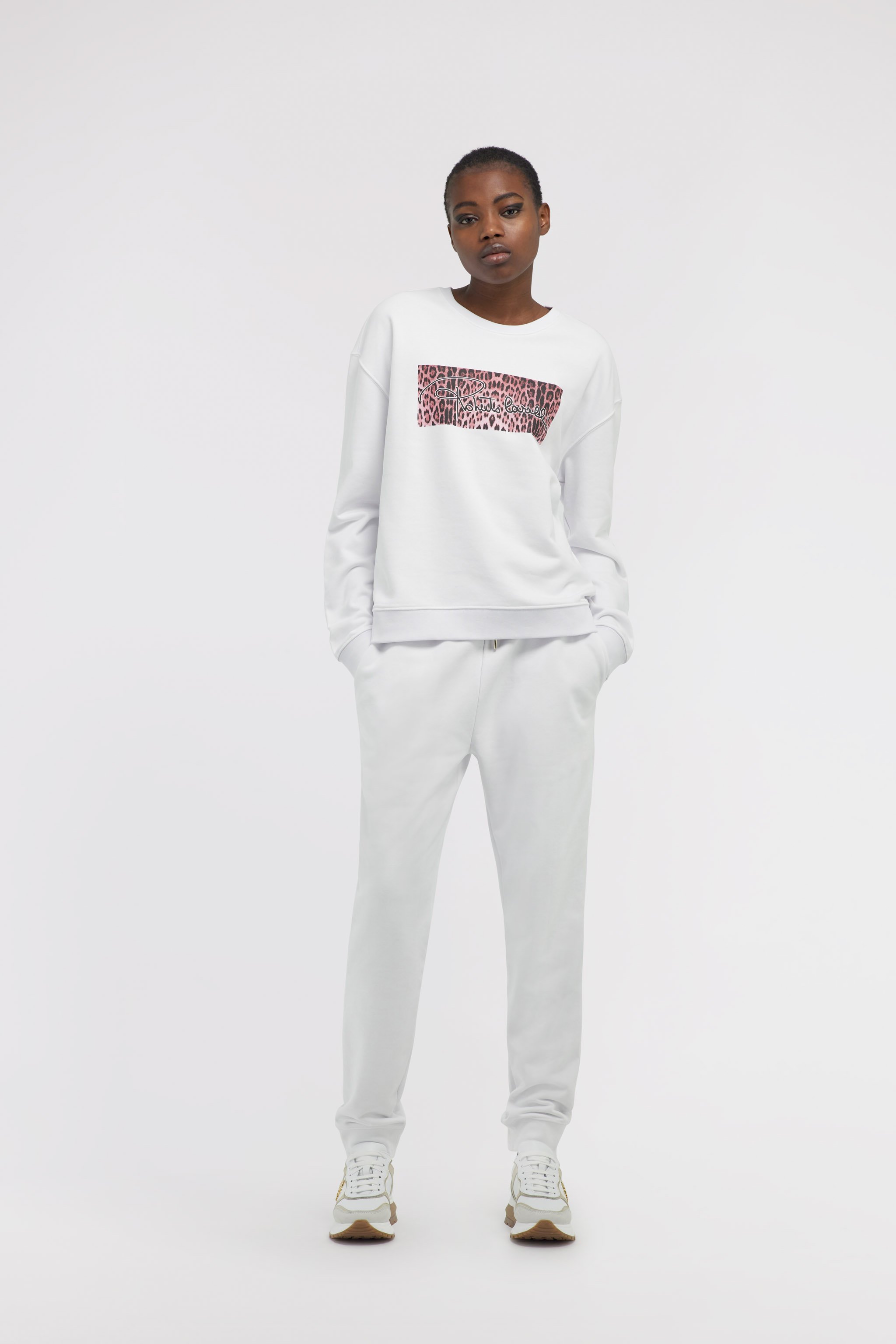 Sporty pants with logo