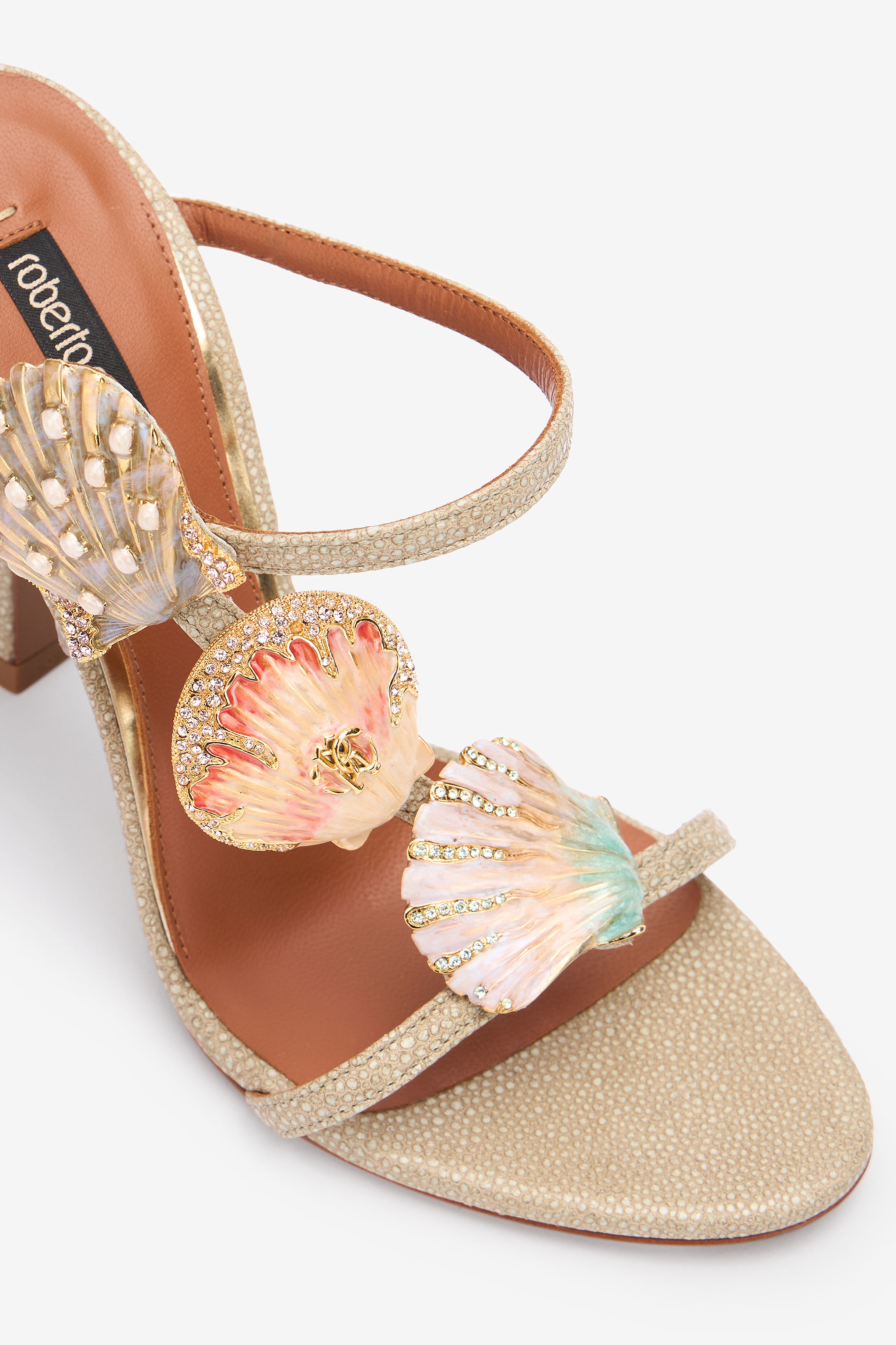 Shop Roberto Cavalli Sandalen Mit Muscheln In Ivory