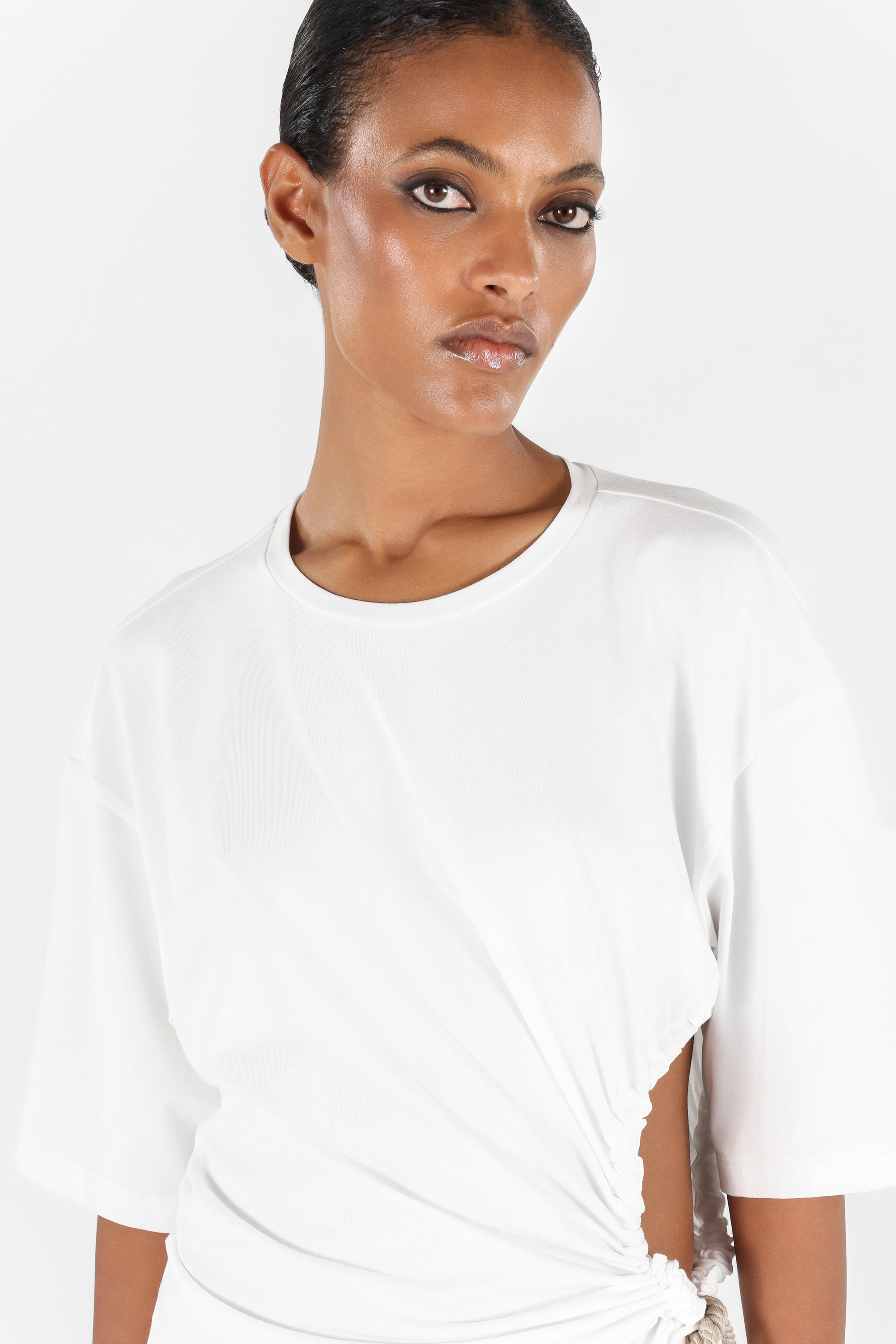 Shop Roberto Cavalli T-shirt Mit Wall-print Und Knoten In White
