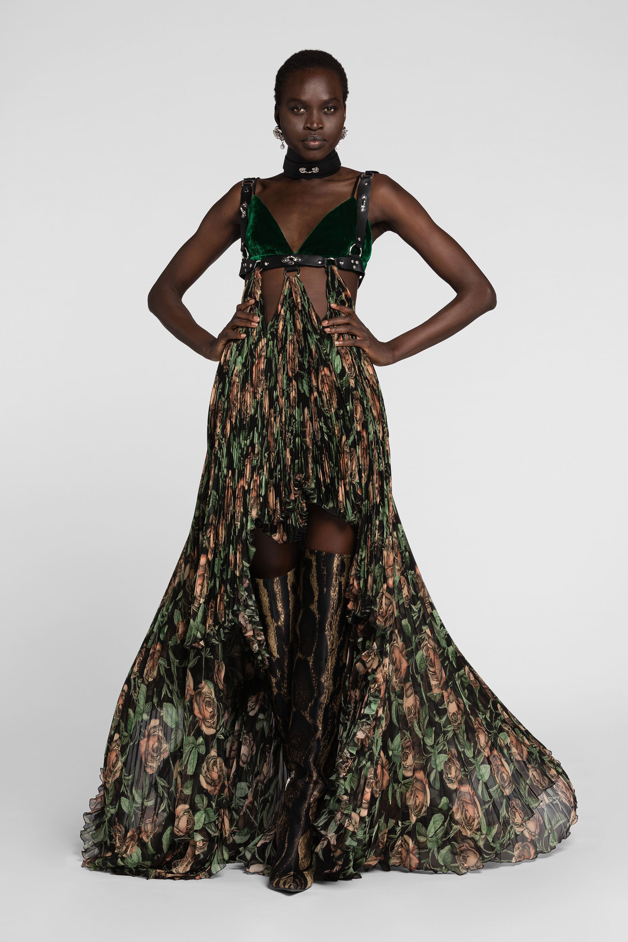 Shop Roberto Cavalli Maxikleid Mit Rosen-print In Rosa/nero