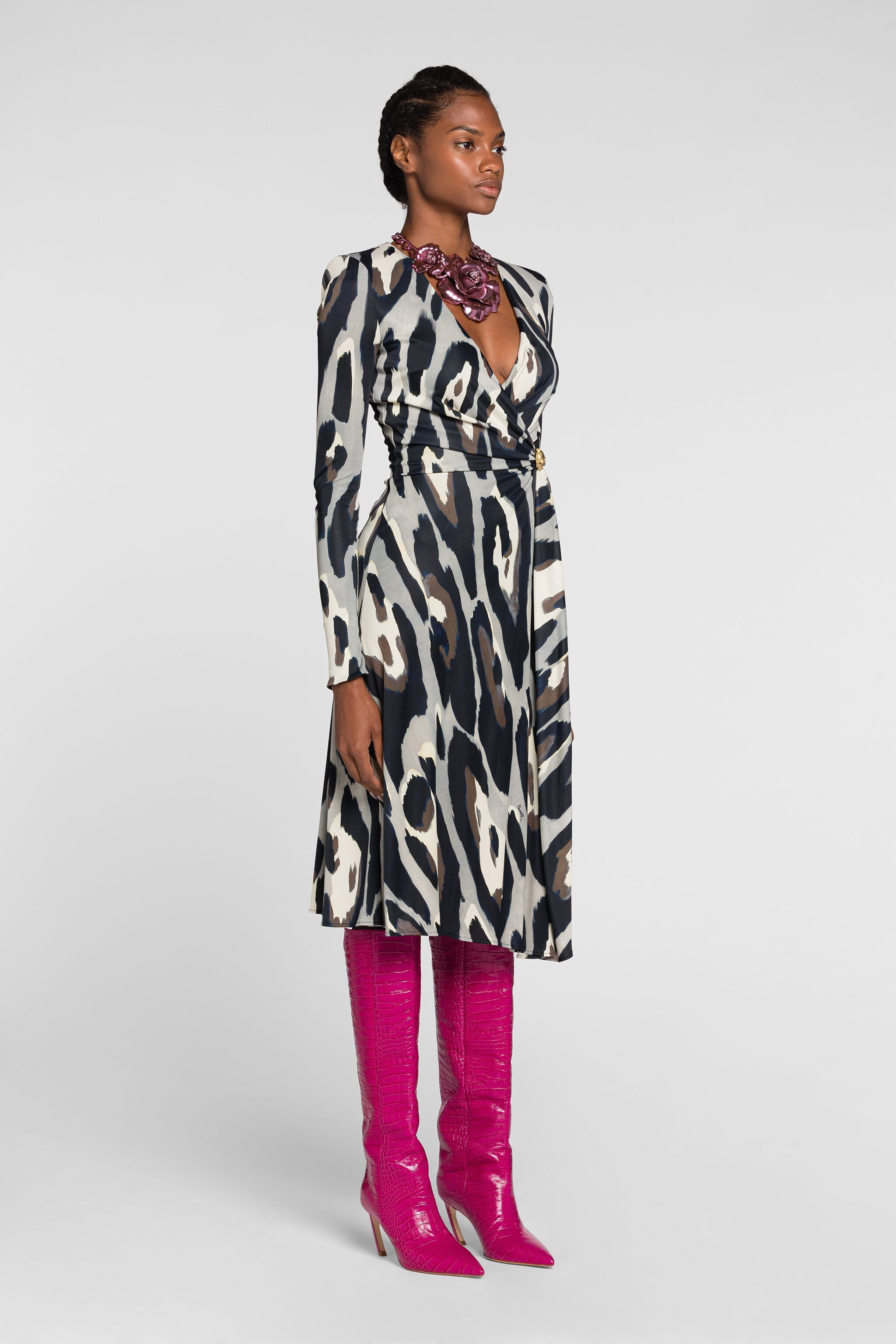 Shop Roberto Cavalli Kleid Mit Jaguar-print In Gray